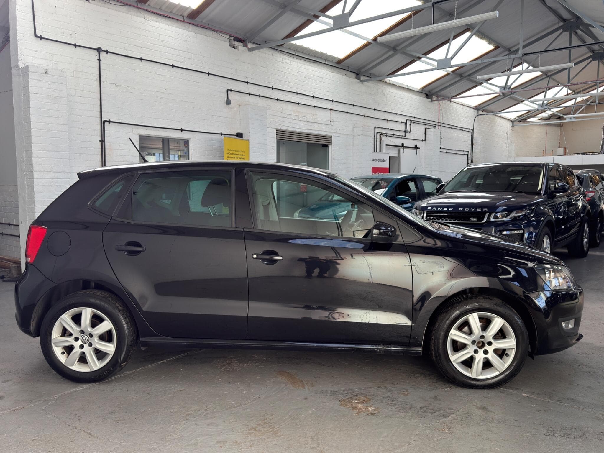 2013 Volkswagen Polo - Image 9