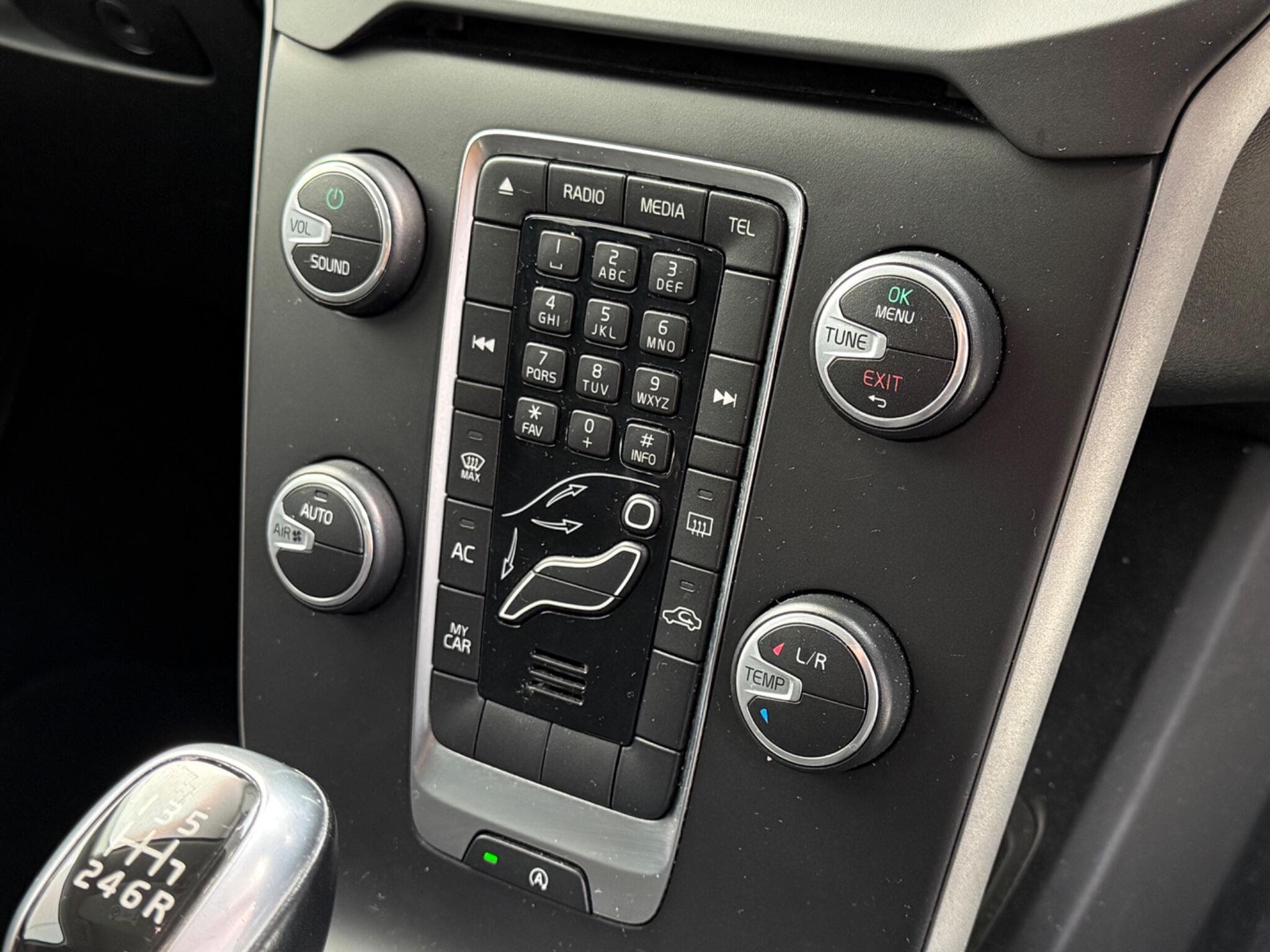 2015 Volvo V40 - Image 27