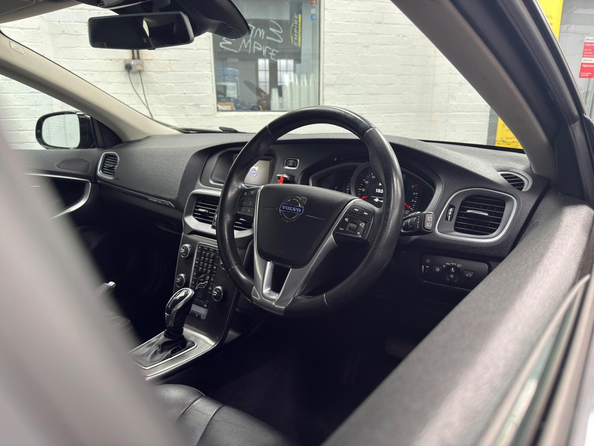 2015 Volvo V40 Cross Country - Image 14