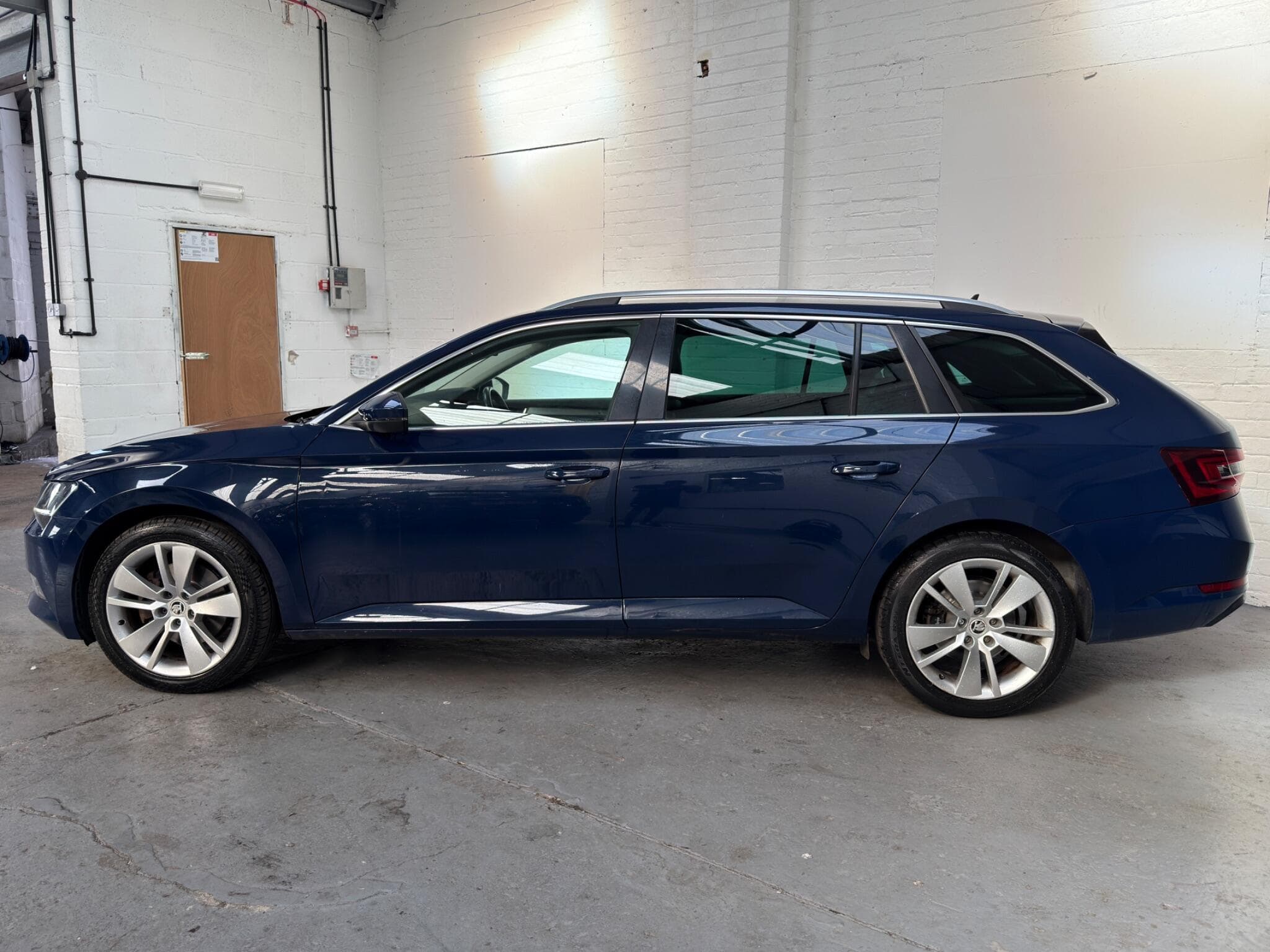 2016 Skoda Superb - Image 7