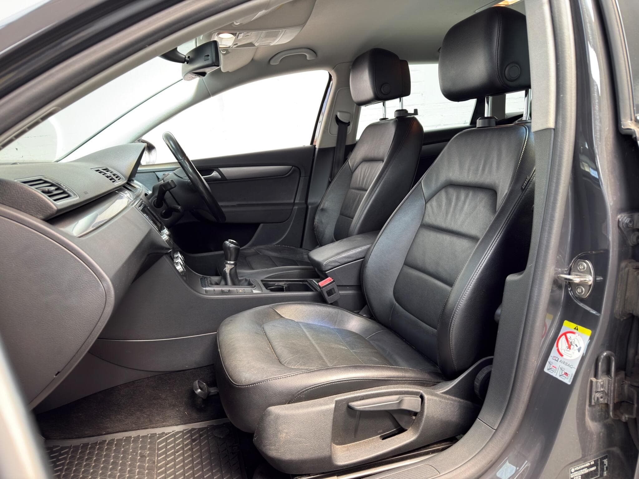 2014 Volkswagen Passat - Image 19