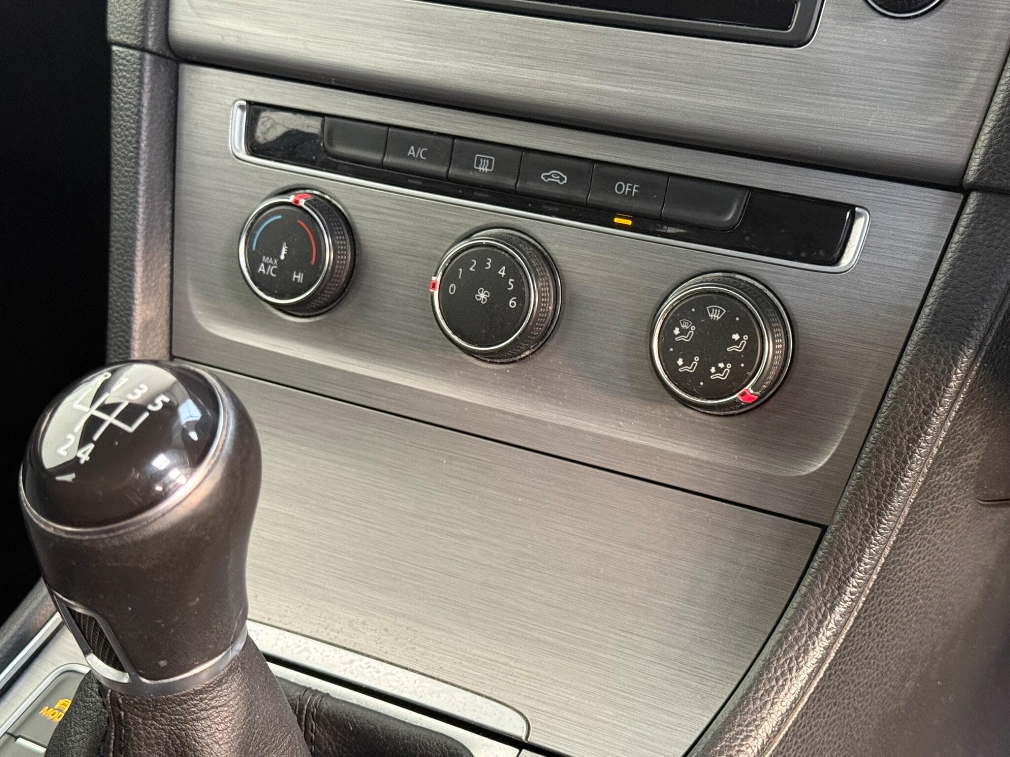 2014 Volkswagen Golf - Image 26