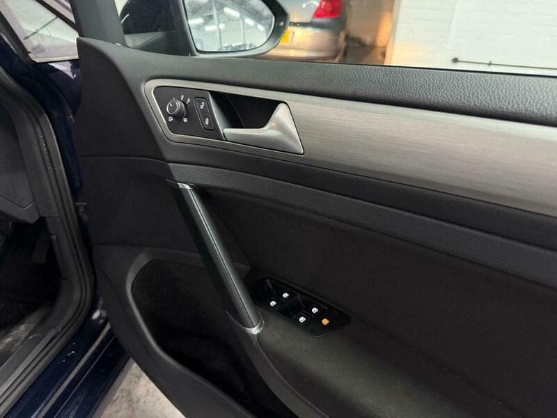 2016 Volkswagen Golf - Image 24