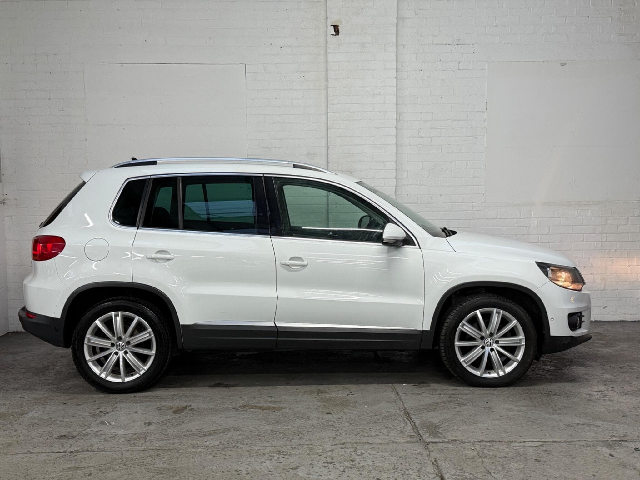 2015 Volkswagen Tiguan - Image 6