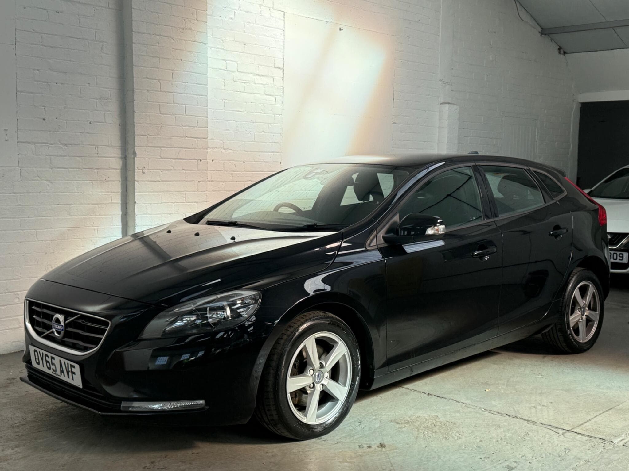 2015 Volvo V40 - Image 4