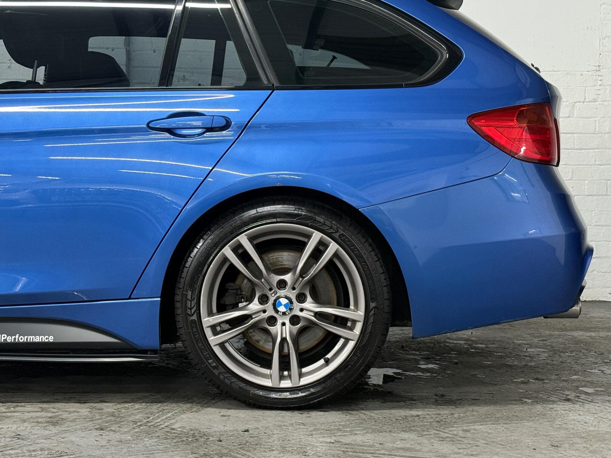 2014 BMW 3 Series - Image 23