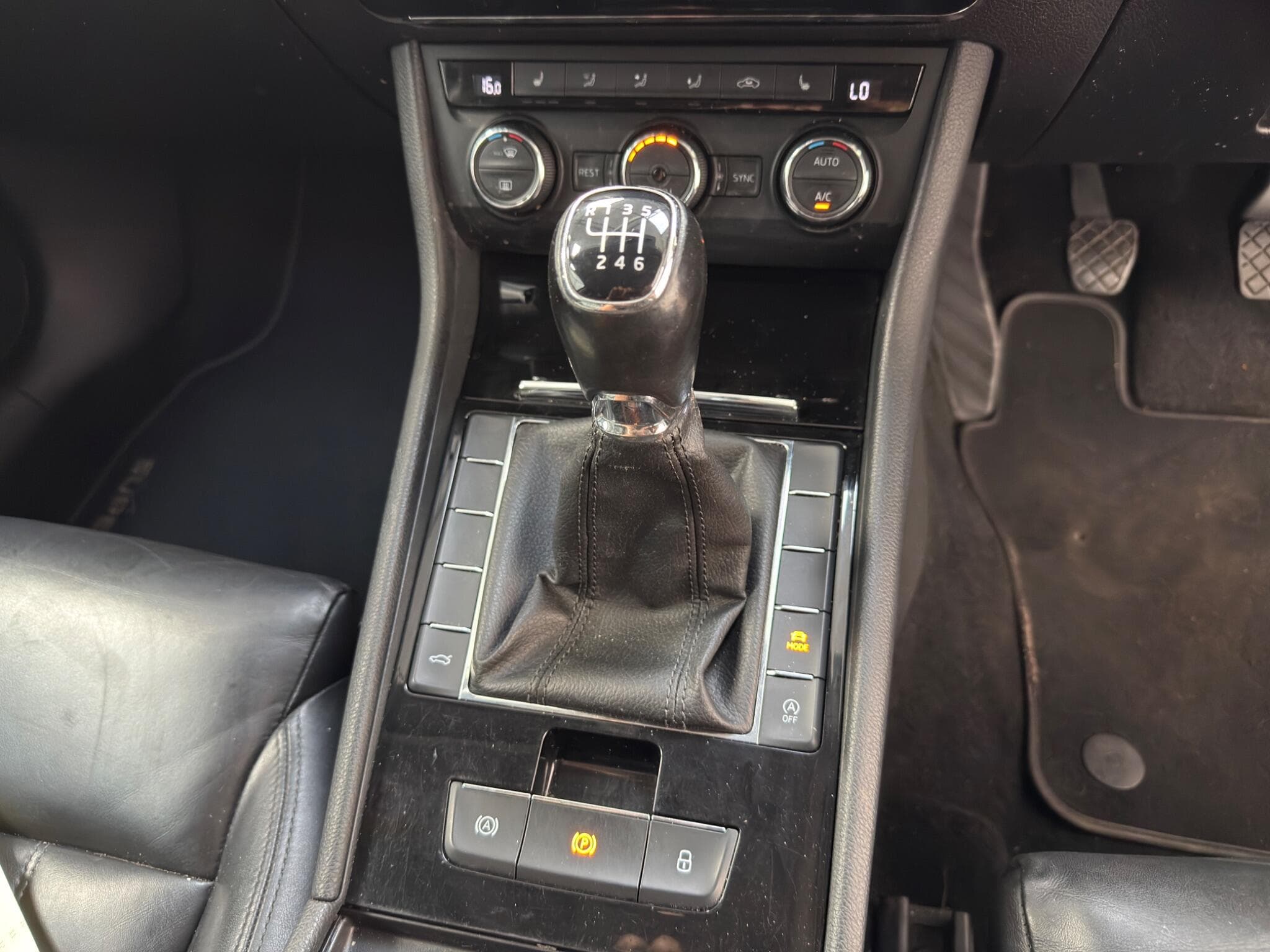 2016 Skoda Superb - Image 10