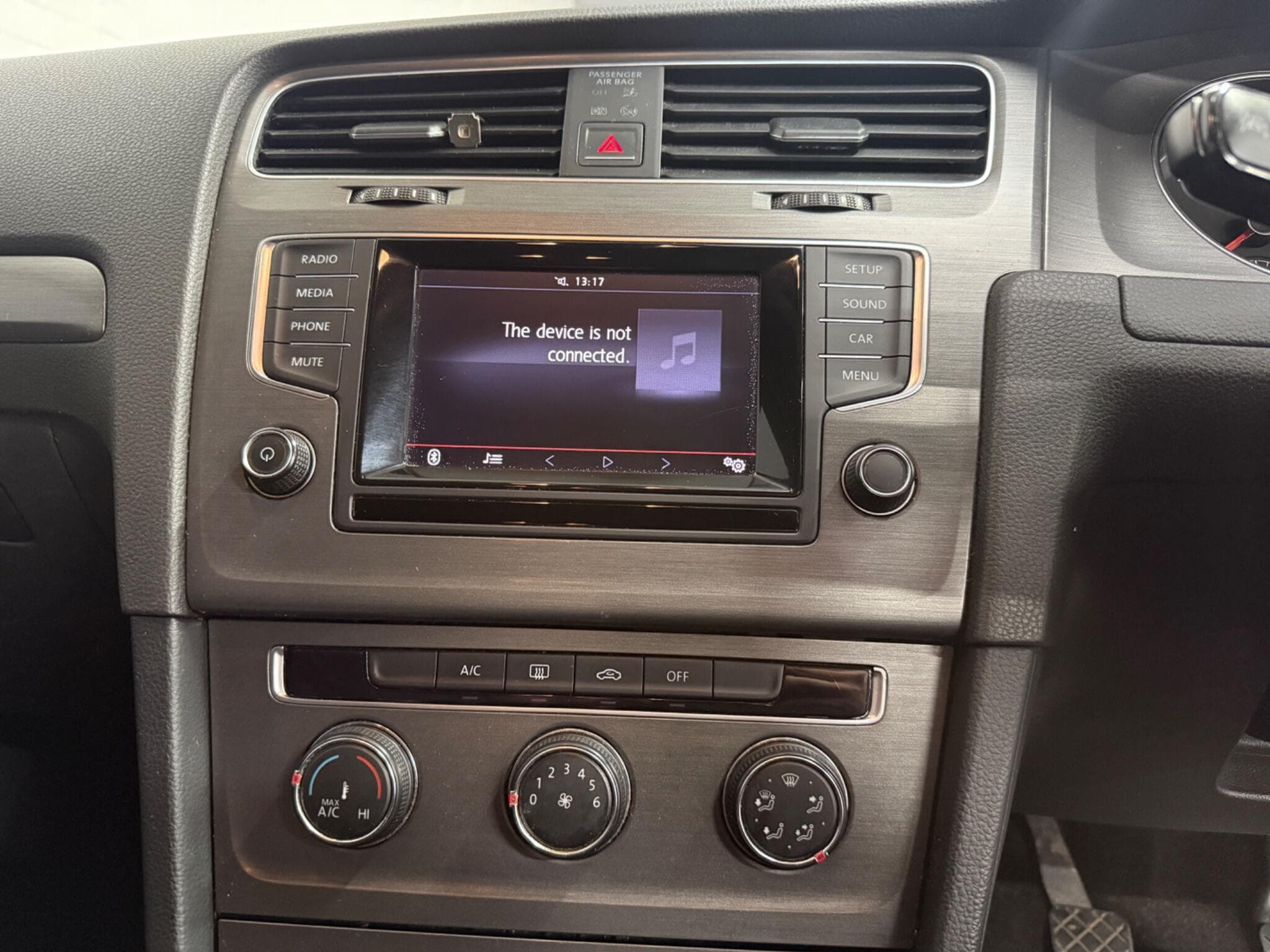 2013 Volkswagen Golf - Image 16