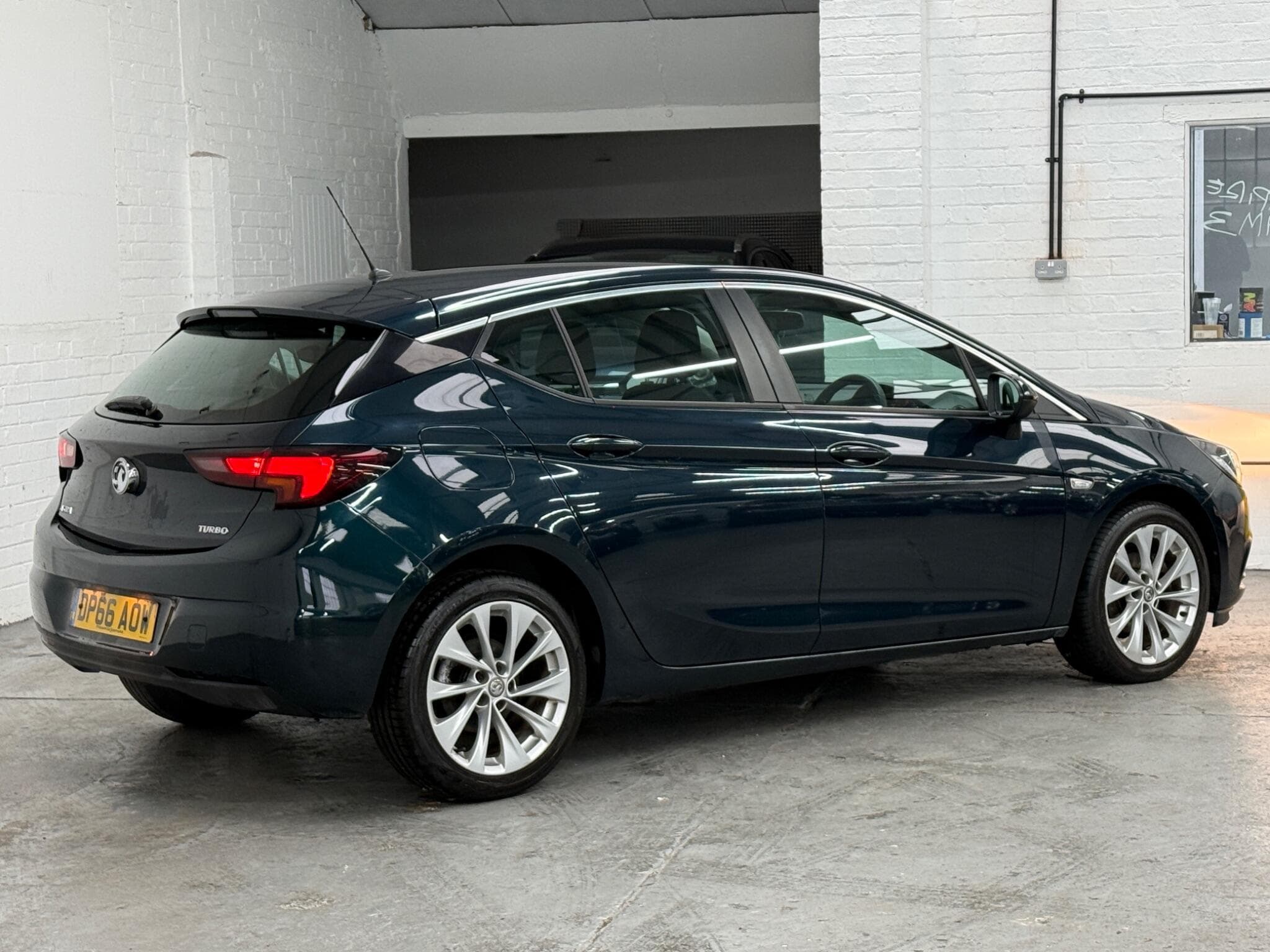 2016 Vauxhall Astra - Image 10