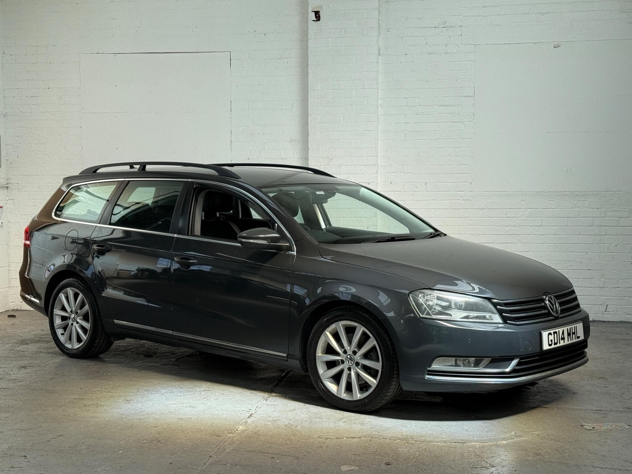 2014 Volkswagen Passat - Image 5