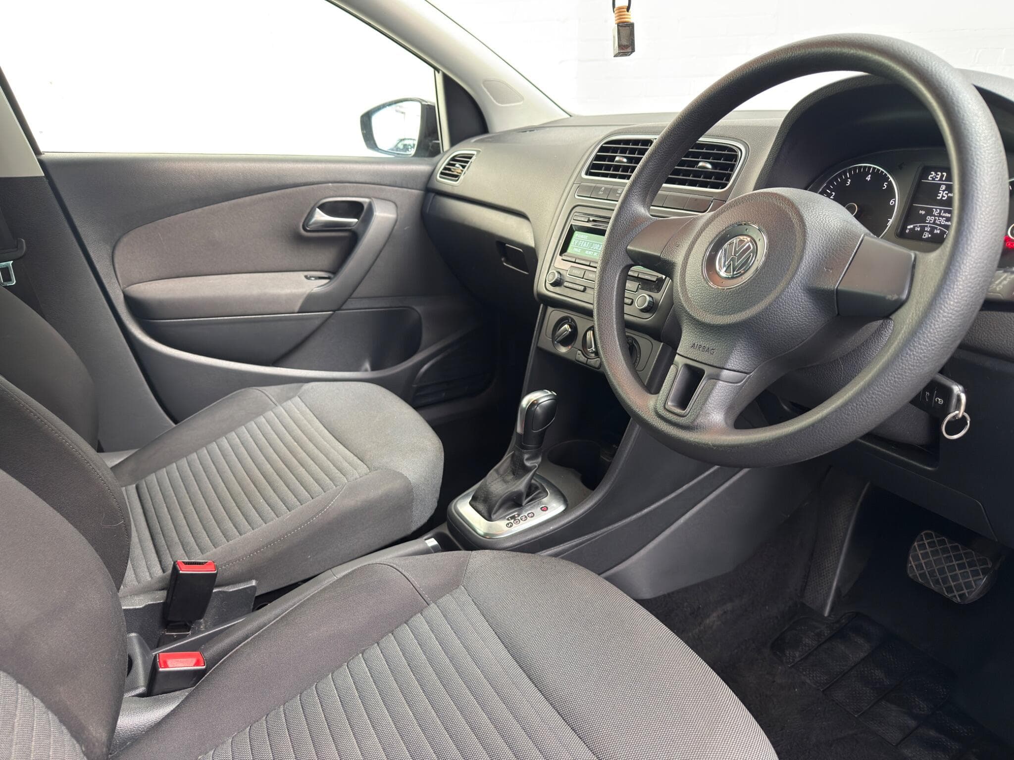 2013 Volkswagen Polo - Image 12