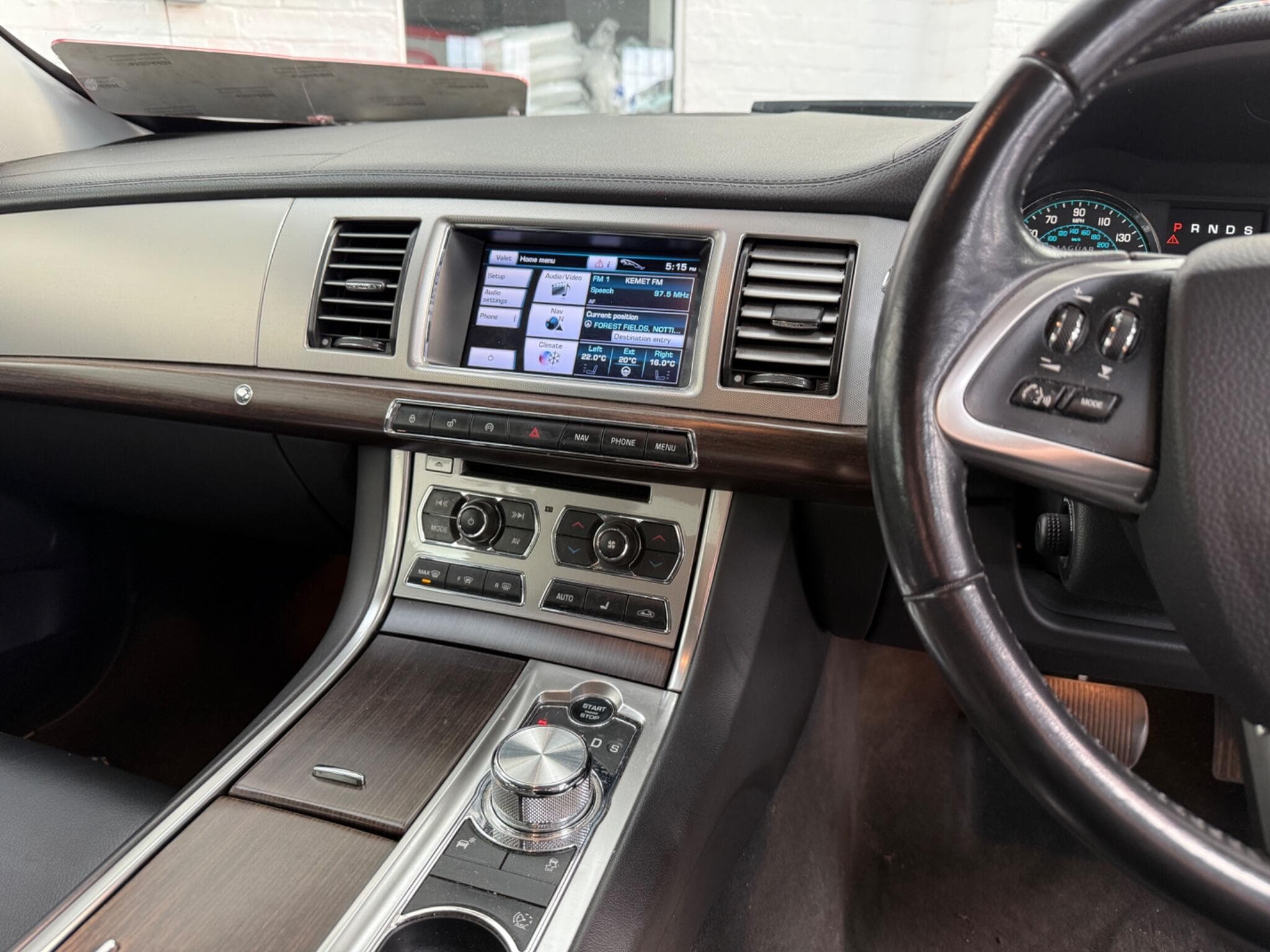 2012 Jaguar XF - Image 19