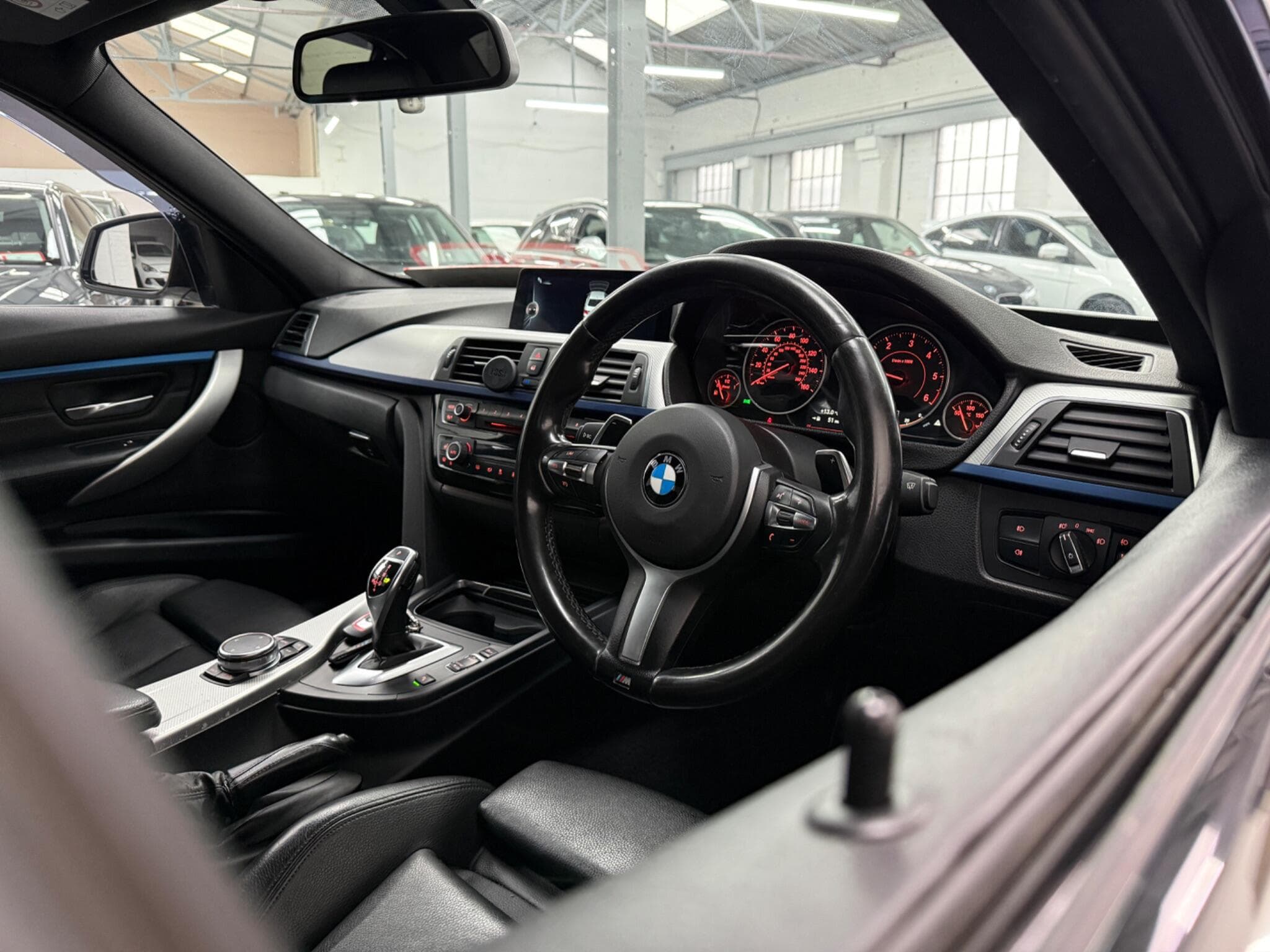 2015 BMW 3 Series - Image 15