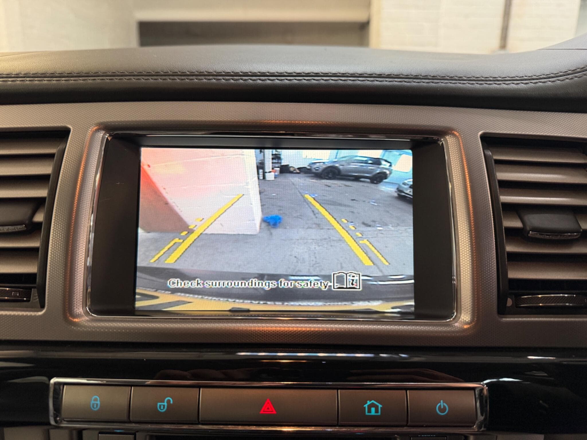 2011 Jaguar XF - Image 17