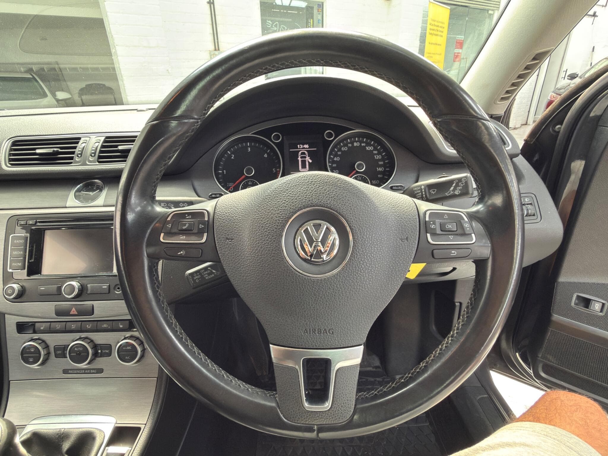 2014 Volkswagen Passat - Image 18