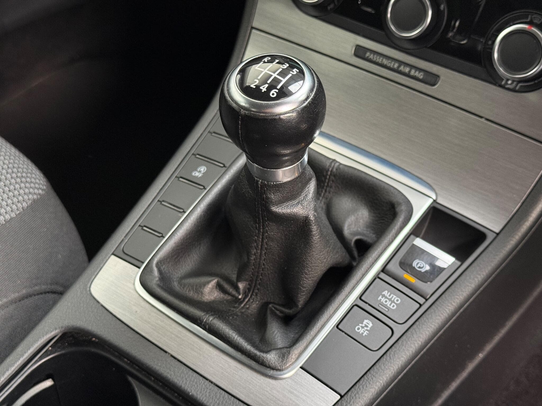 2012 Volkswagen Passat - Image 27