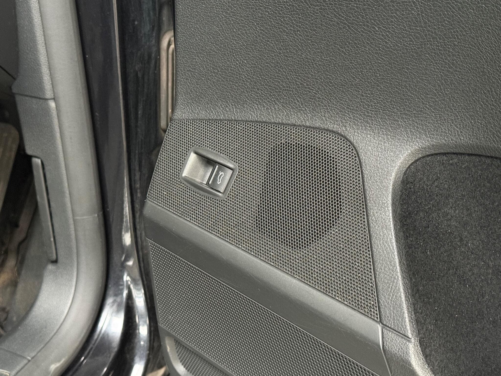 2012 Volkswagen Passat - Image 16