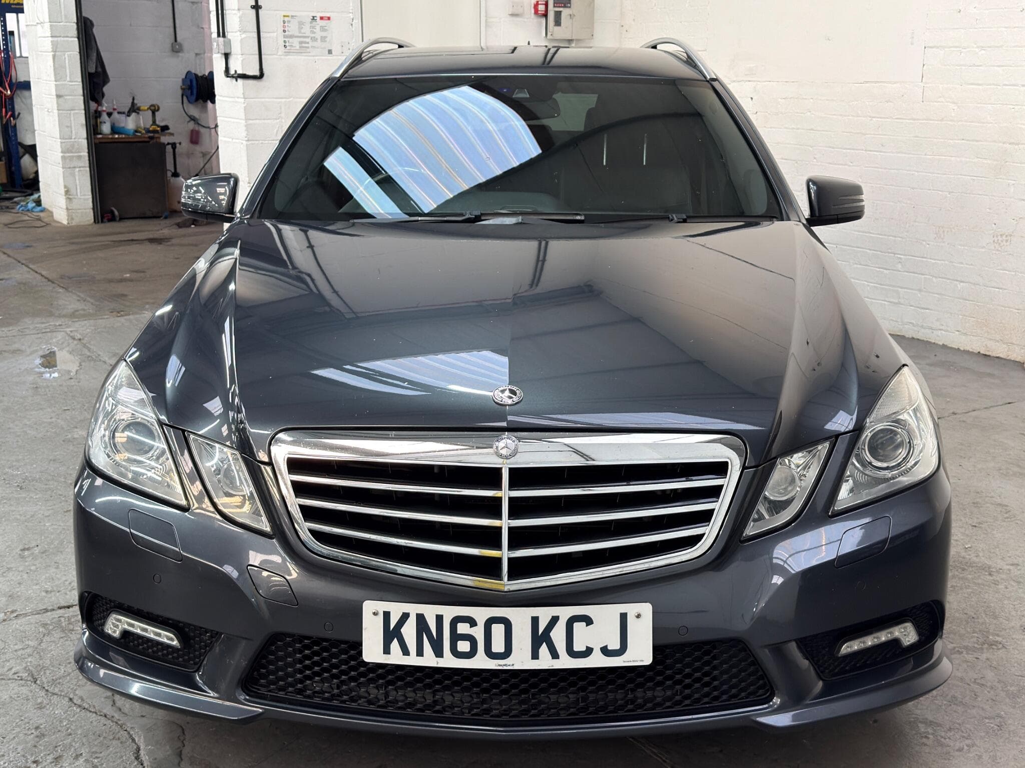 2010 Mercedes-Benz E Class - Image 2