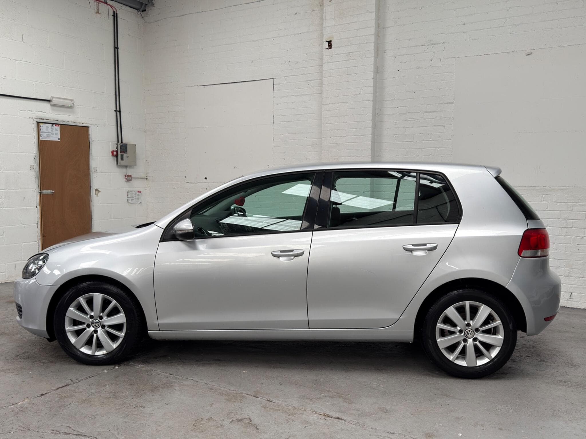 2011 Volkswagen Golf - Image 8