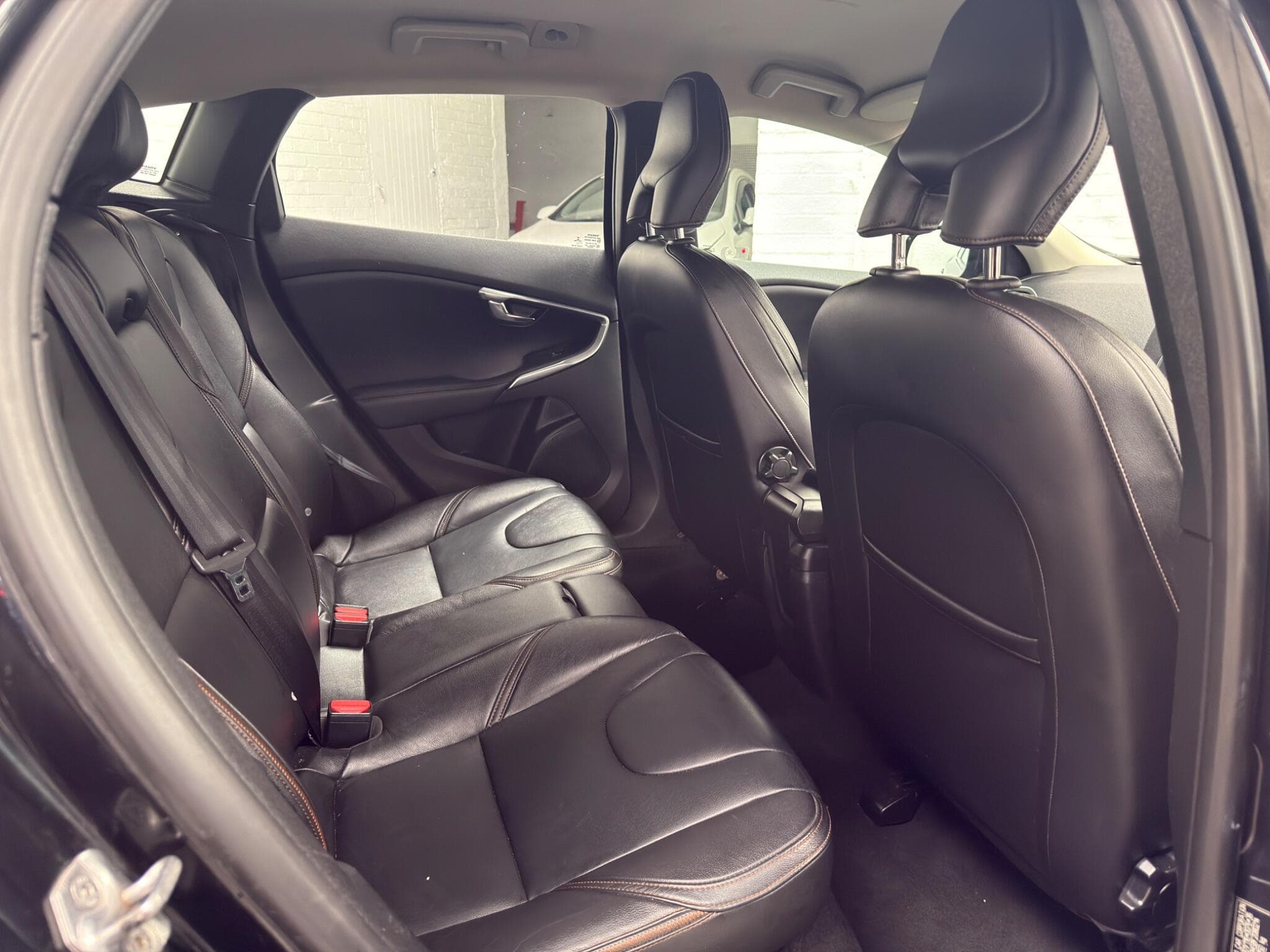 2015 Volvo V40 Cross Country - Image 18