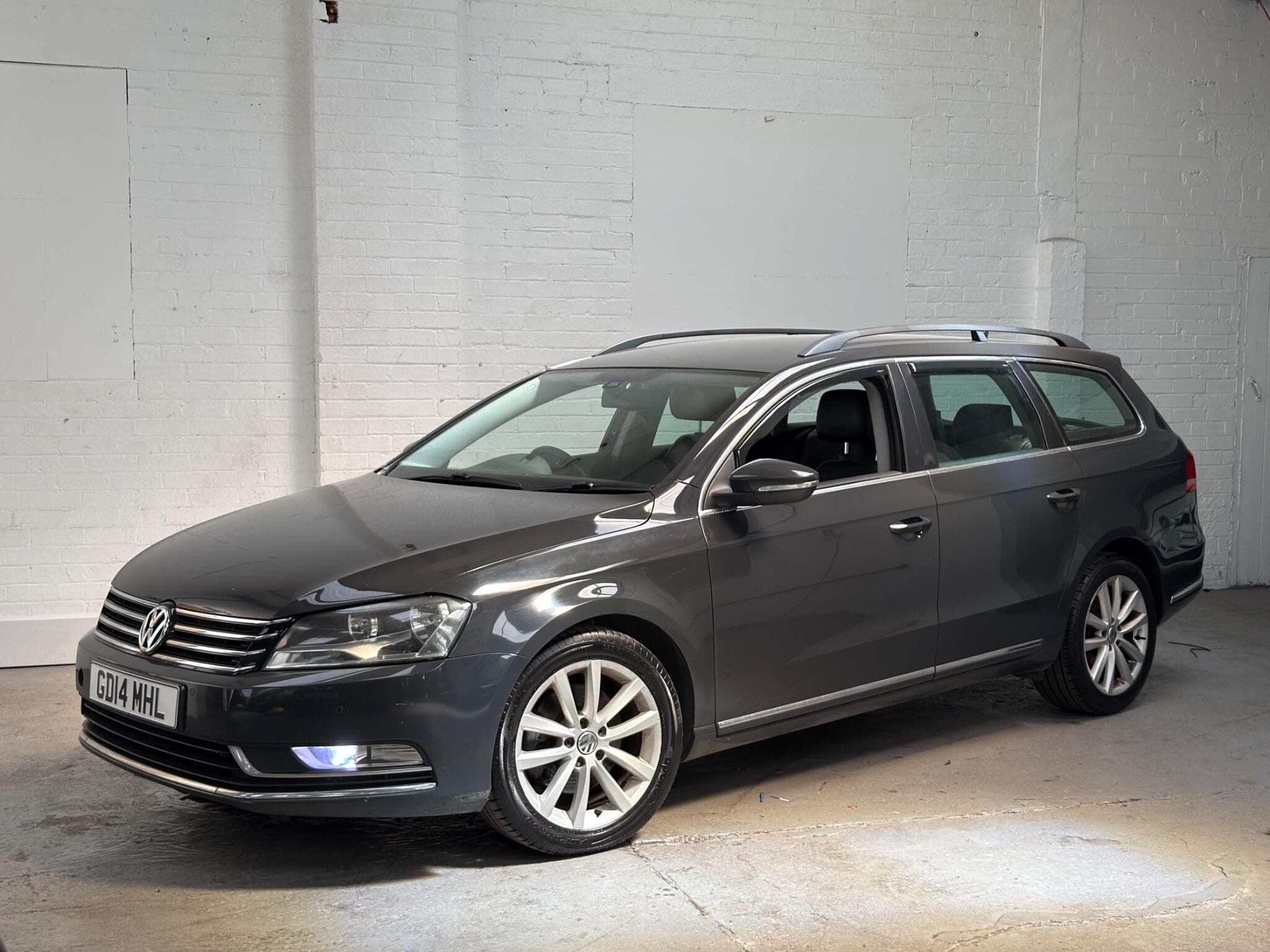 2014 Volkswagen Passat - Image 3