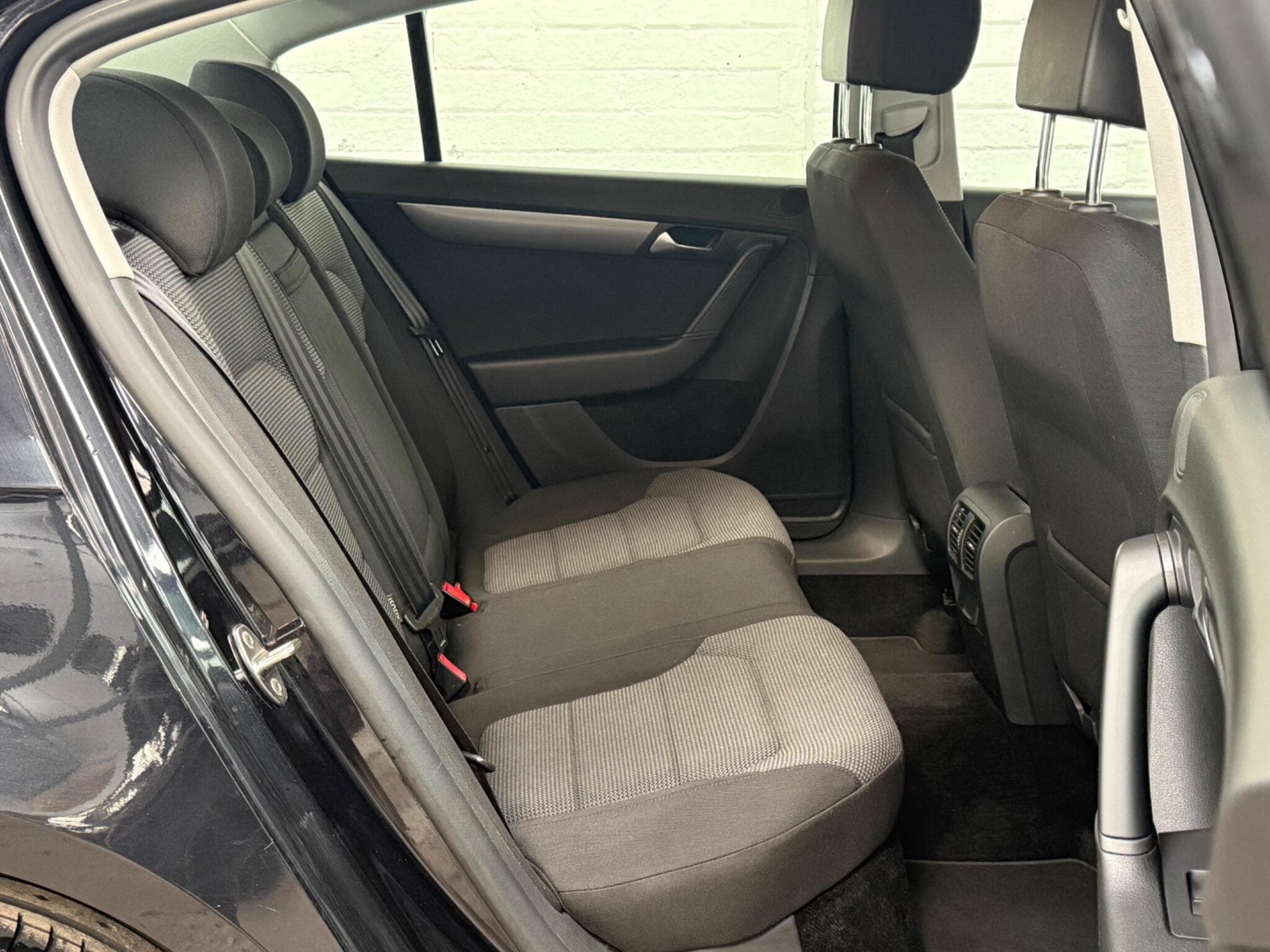 2012 Volkswagen Passat - Image 33