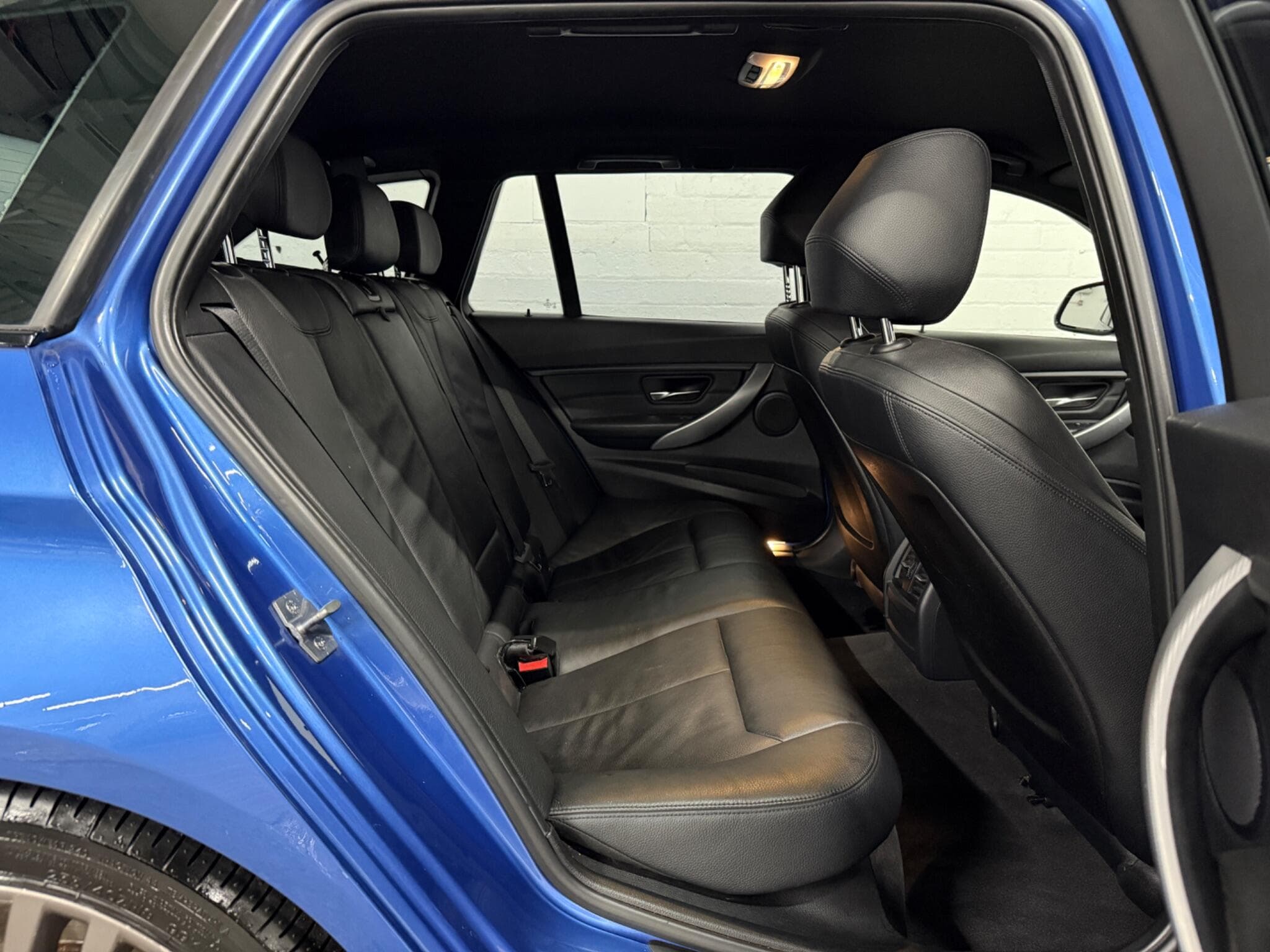 2014 BMW 3 Series - Image 14