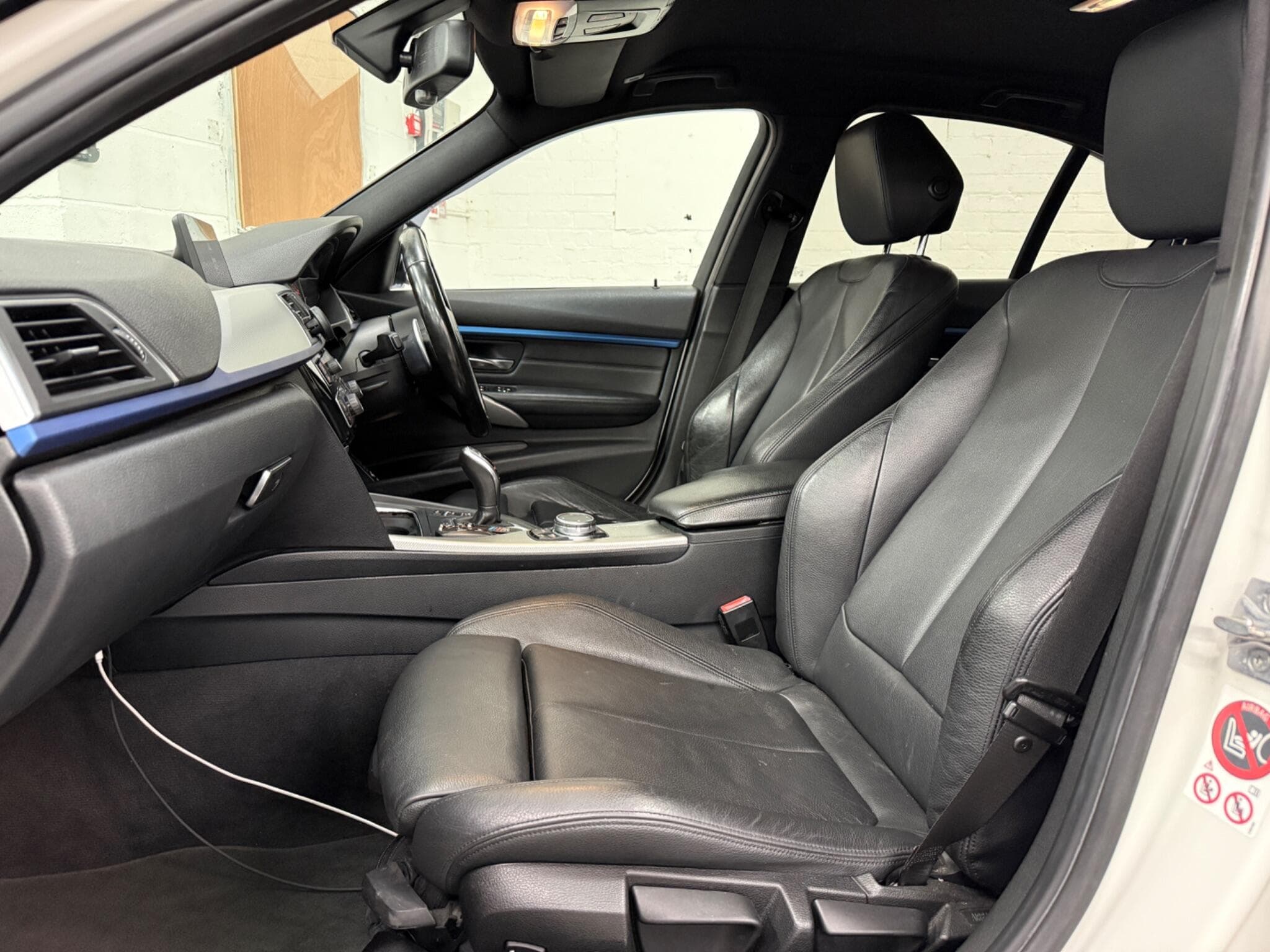 2015 BMW 3 Series - Image 34