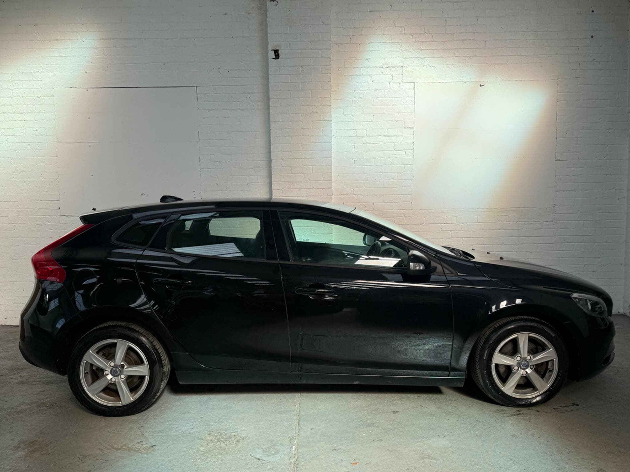 2015 Volvo V40 - Image 8