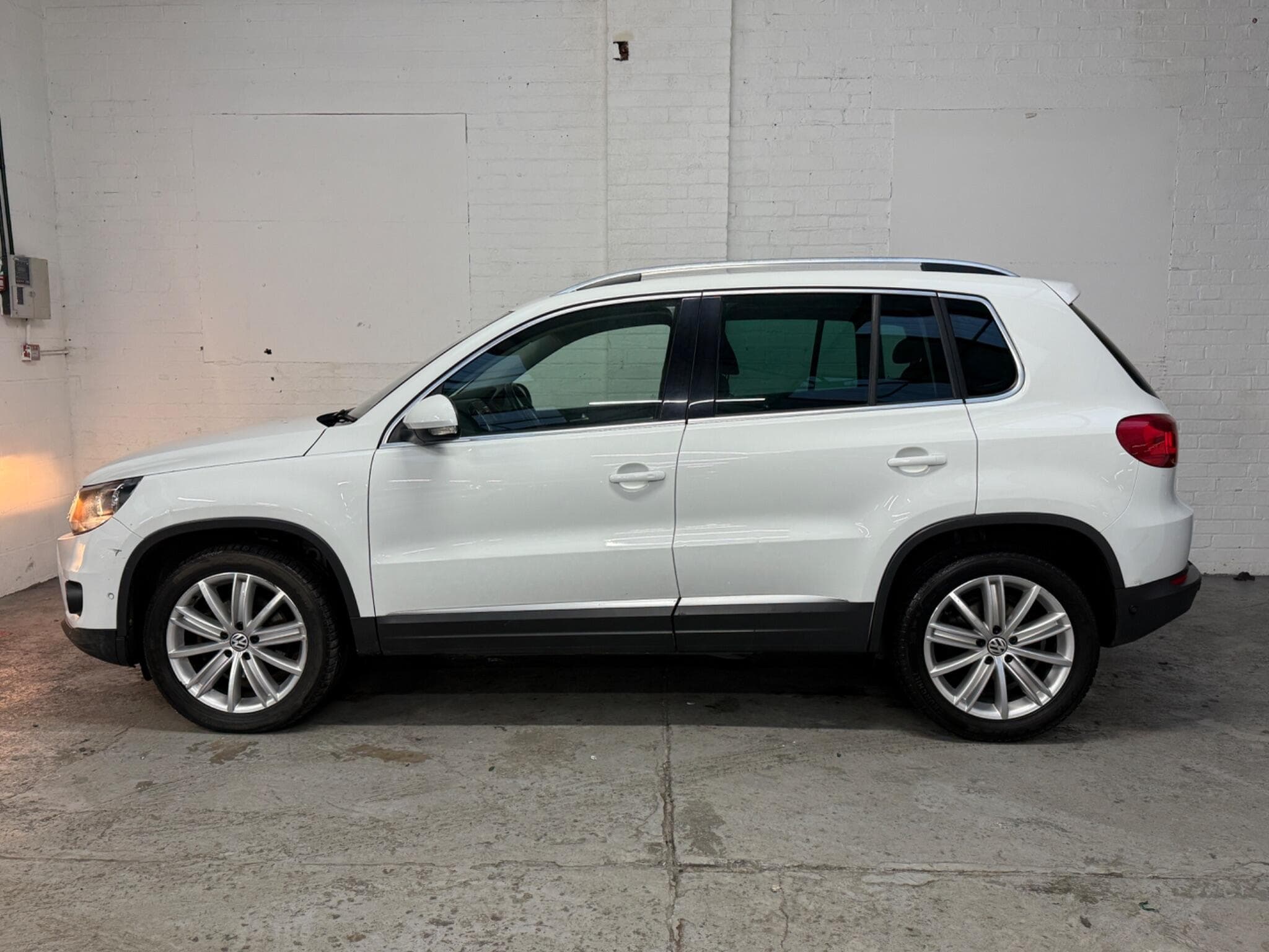 2015 Volkswagen Tiguan - Image 4