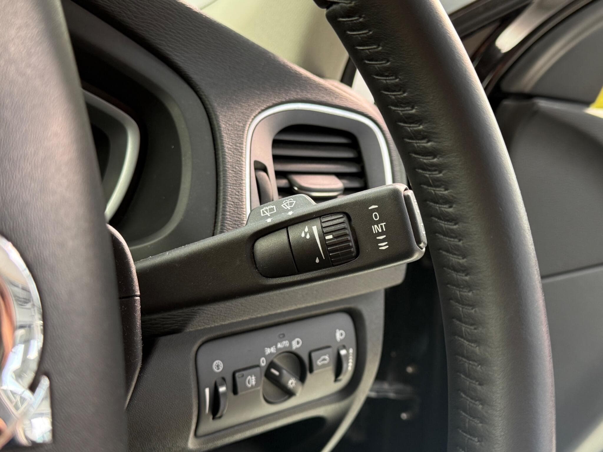 2015 Volvo V40 - Image 16