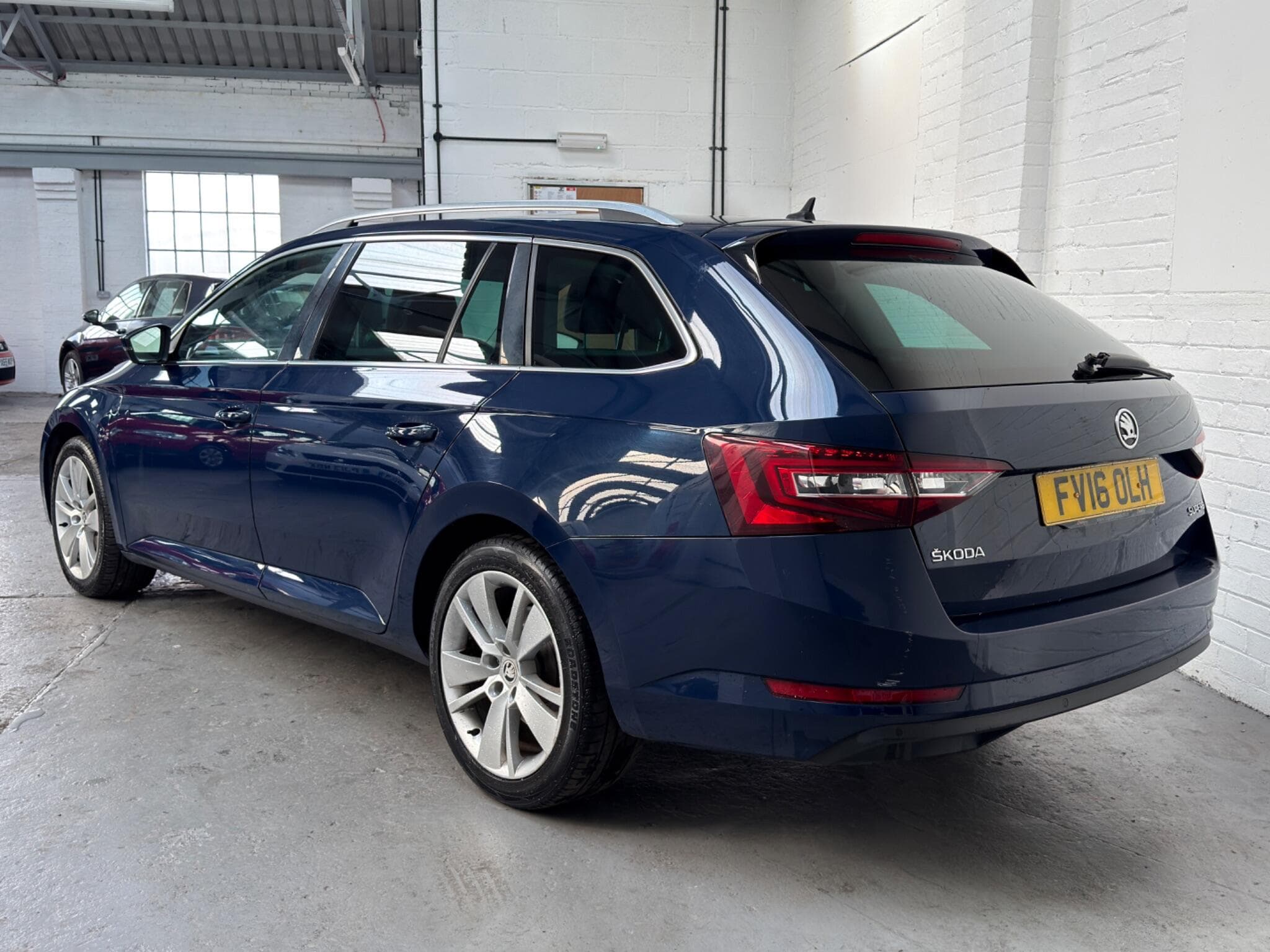 2016 Skoda Superb - Image 4