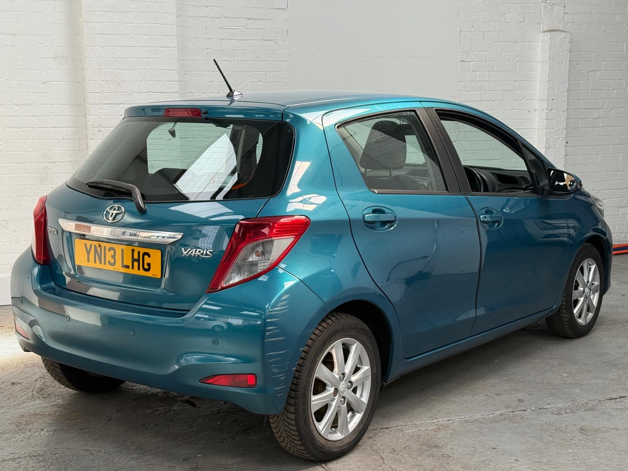 2013 Toyota Yaris - Image 13