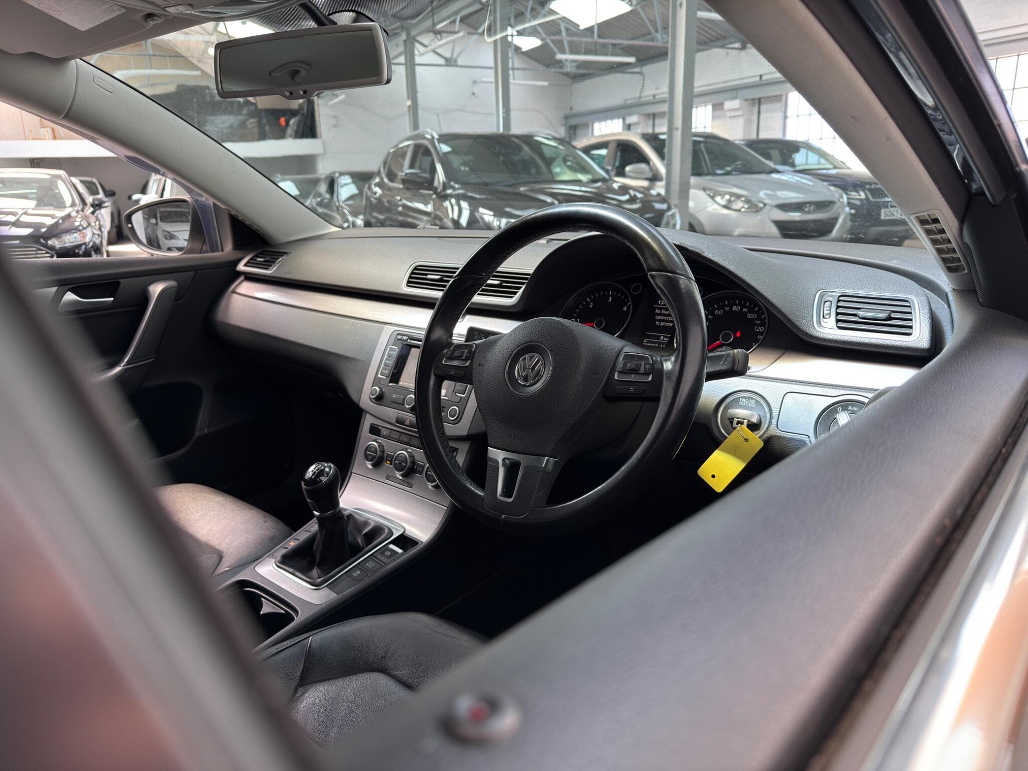 2014 Volkswagen Passat - Image 11