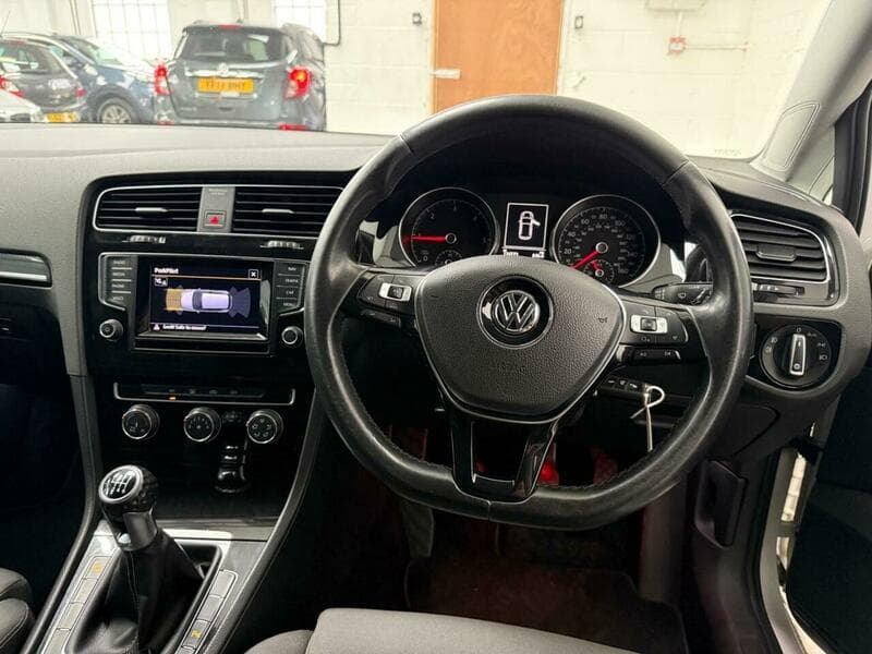 2014 Volkswagen Golf - Image 13