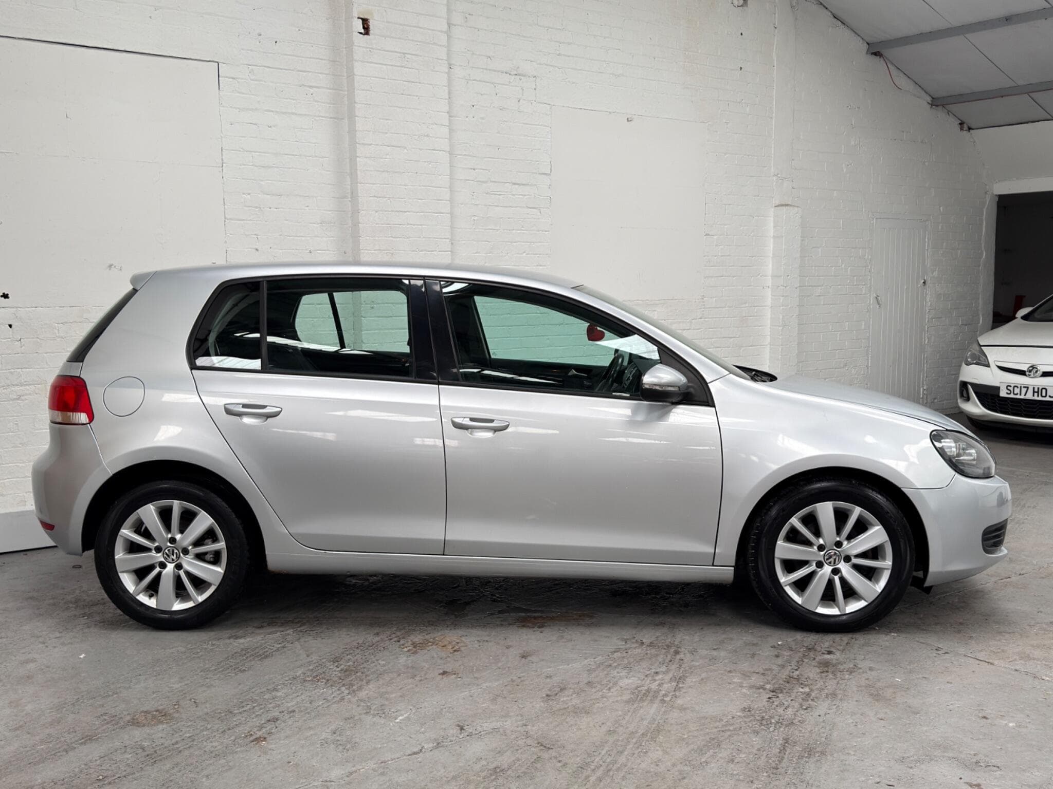 2011 Volkswagen Golf - Image 11