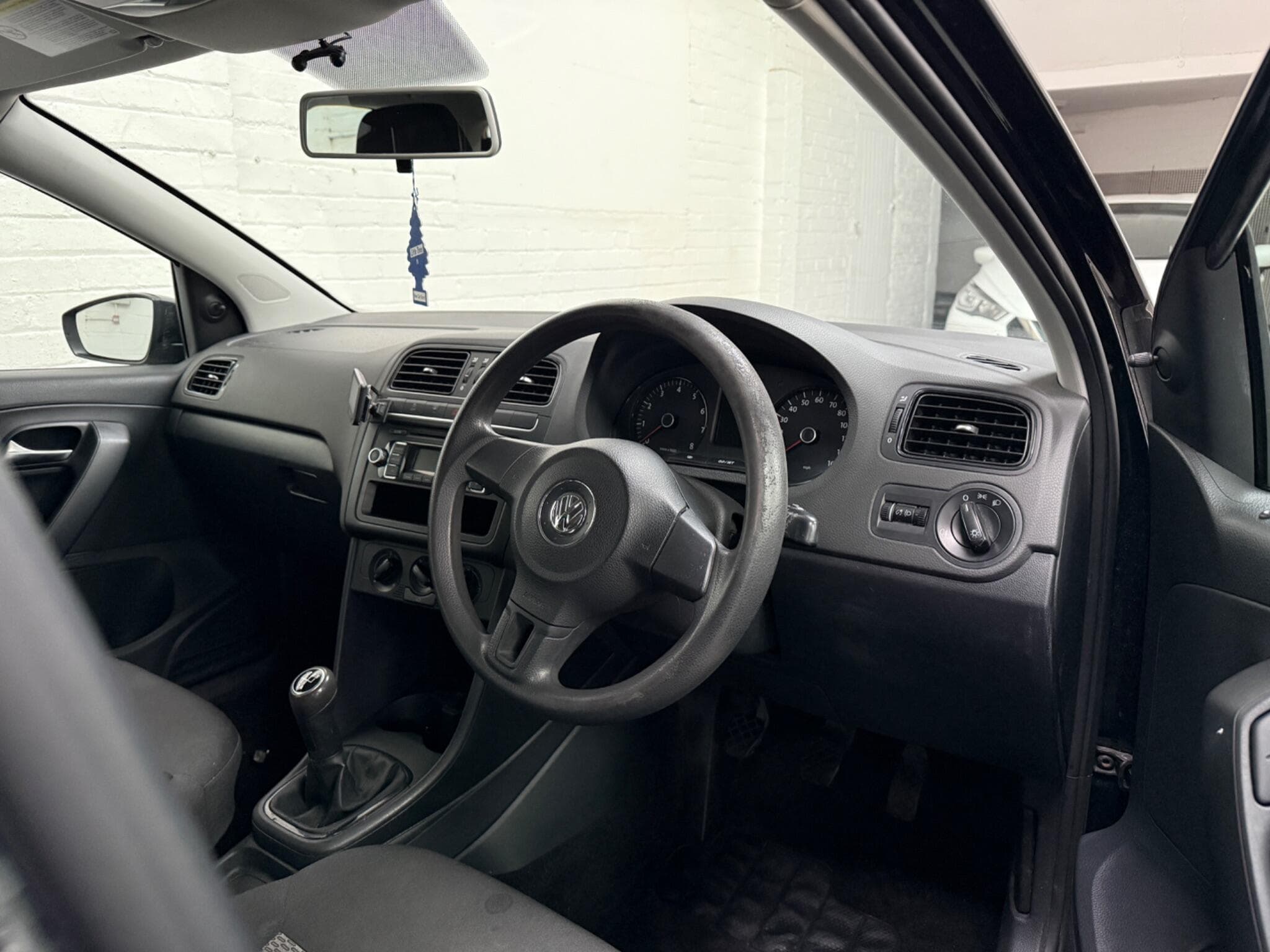 2010 Volkswagen Polo - Image 9