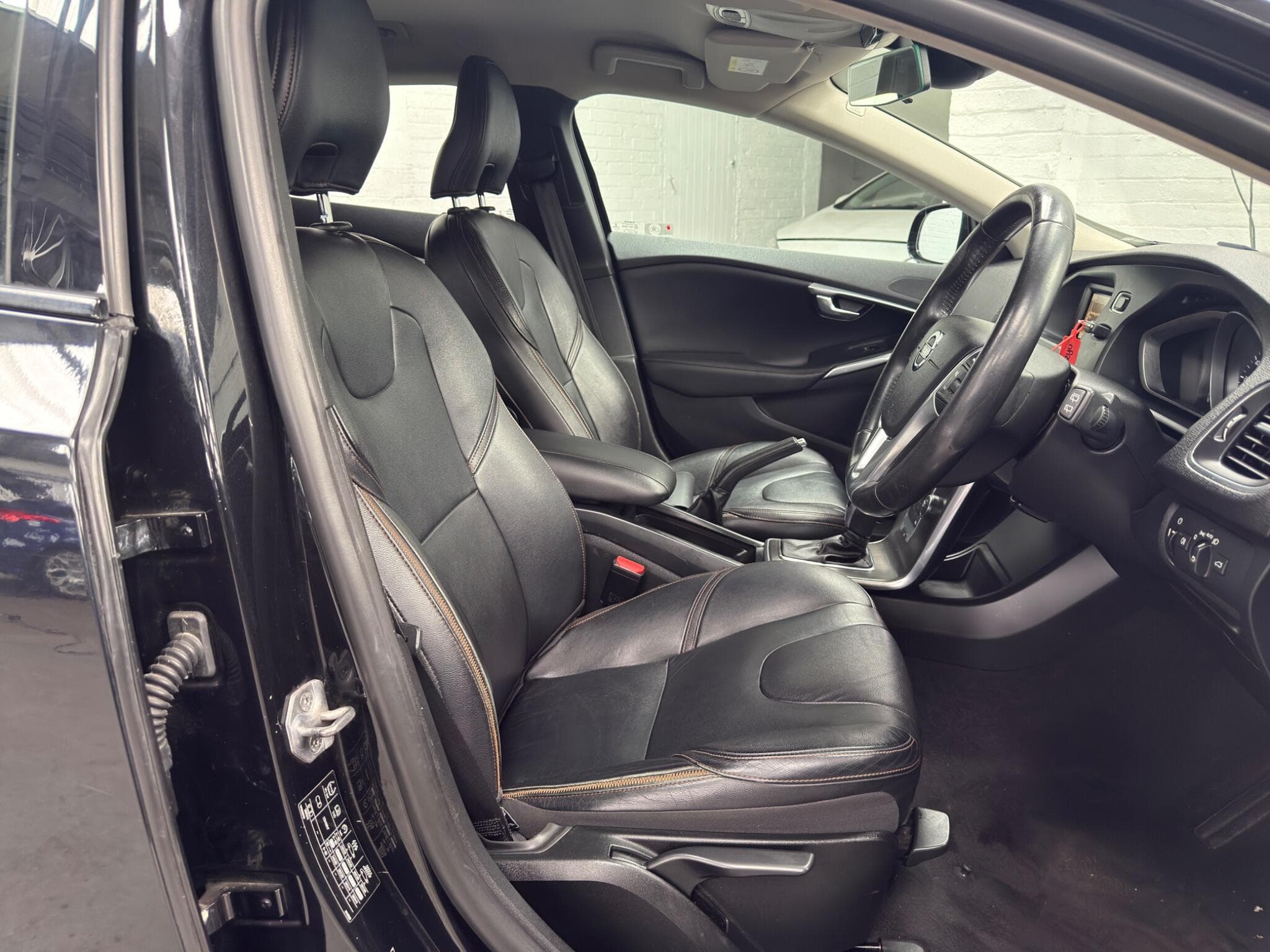 2015 Volvo V40 Cross Country - Image 17