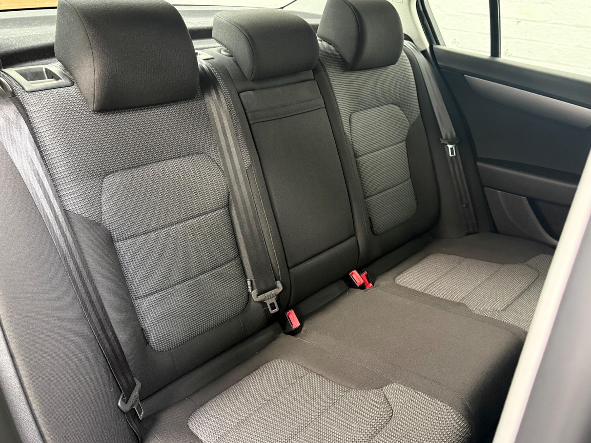 2012 Volkswagen Passat - Image 32