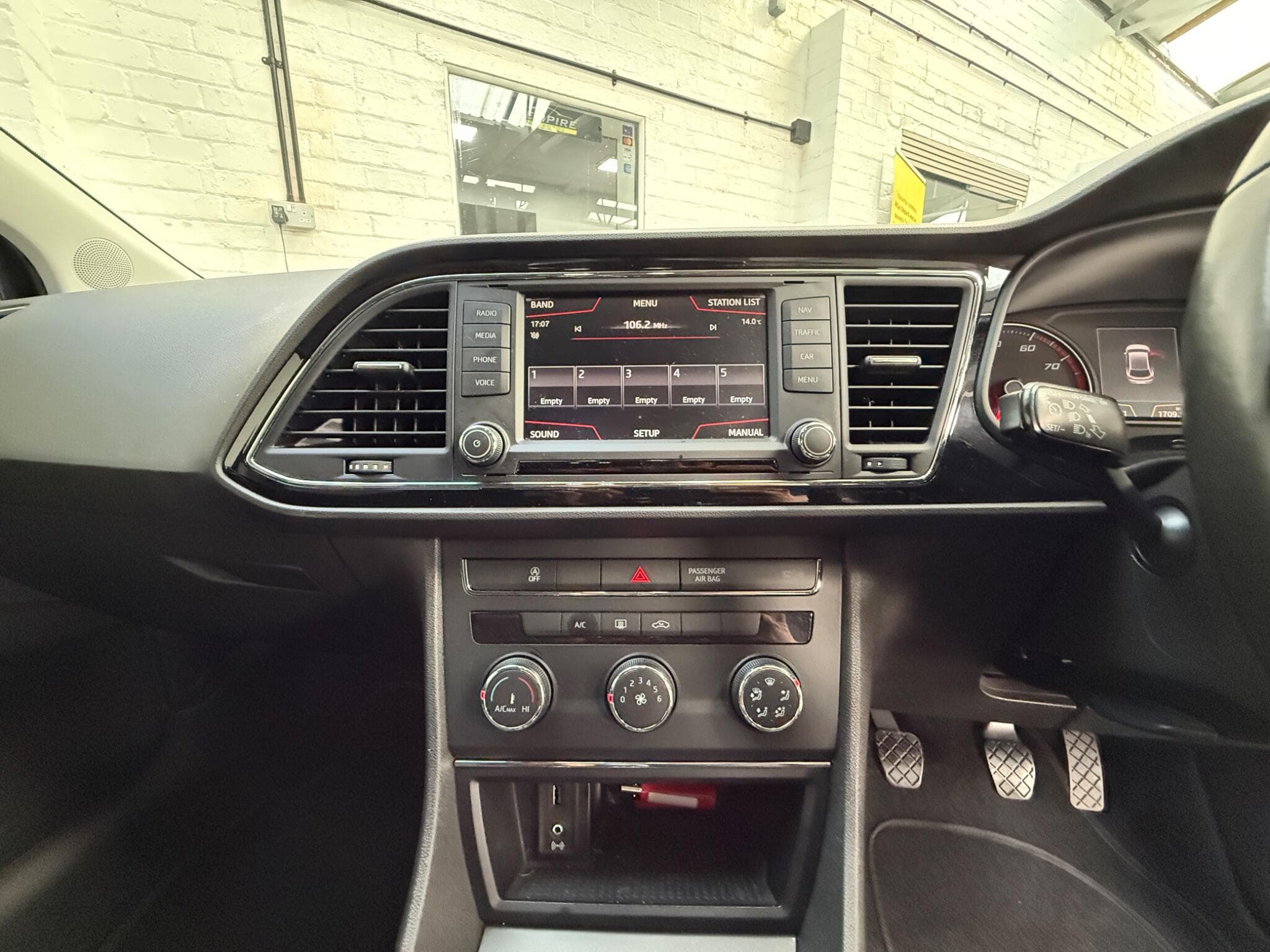 2015 SEAT Leon - Image 11