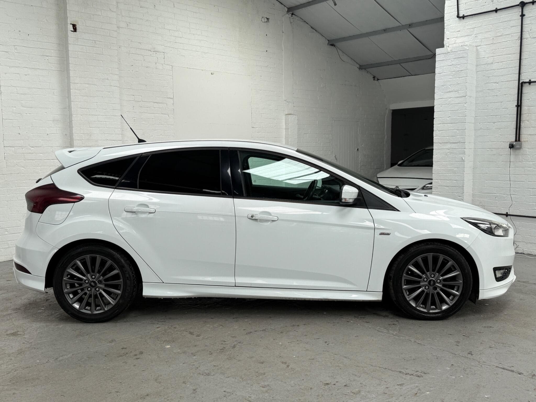 2017 Ford Focus - Image 10