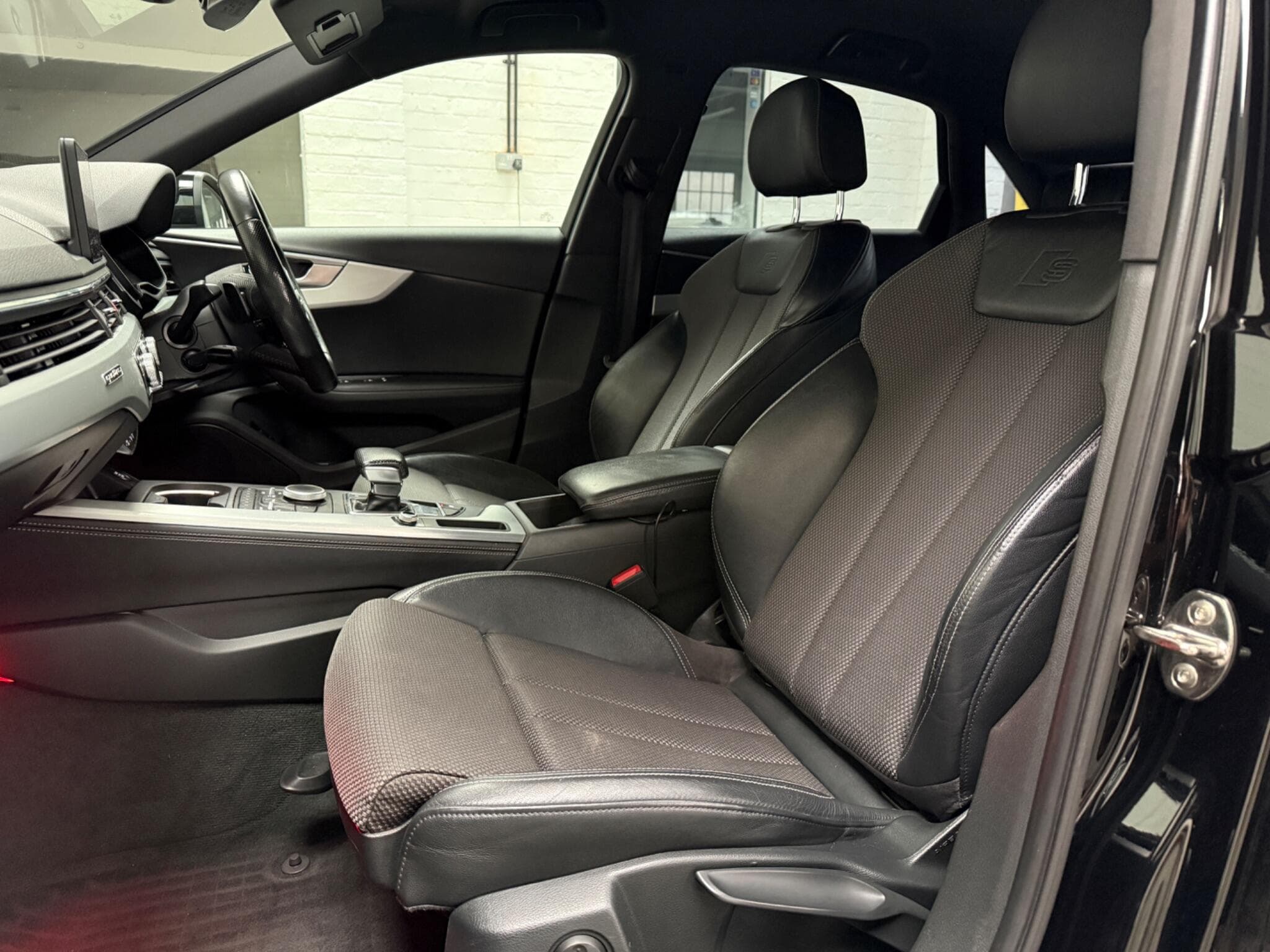 2017 Audi A4 - Image 28