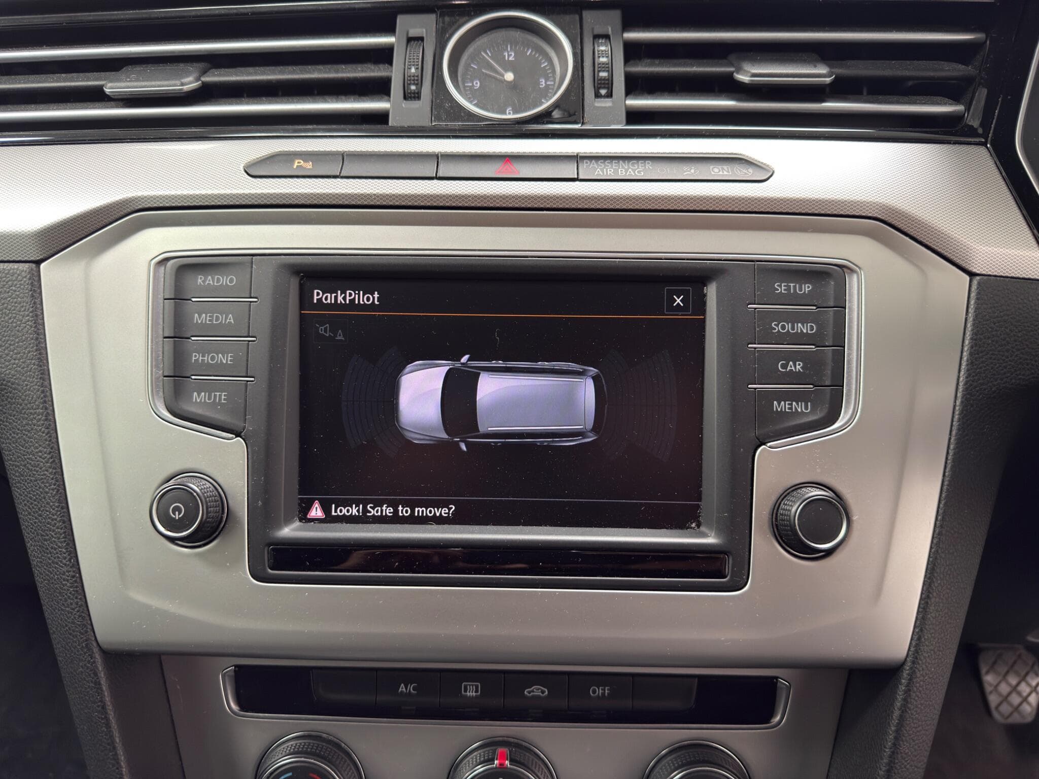 2015 Volkswagen Passat - Image 16