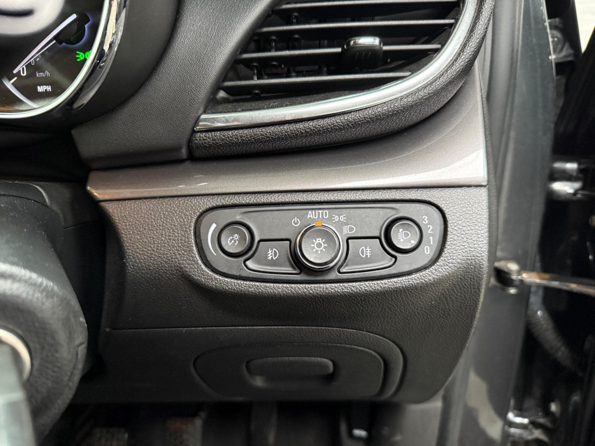 2017 Vauxhall Mokka X - Image 19