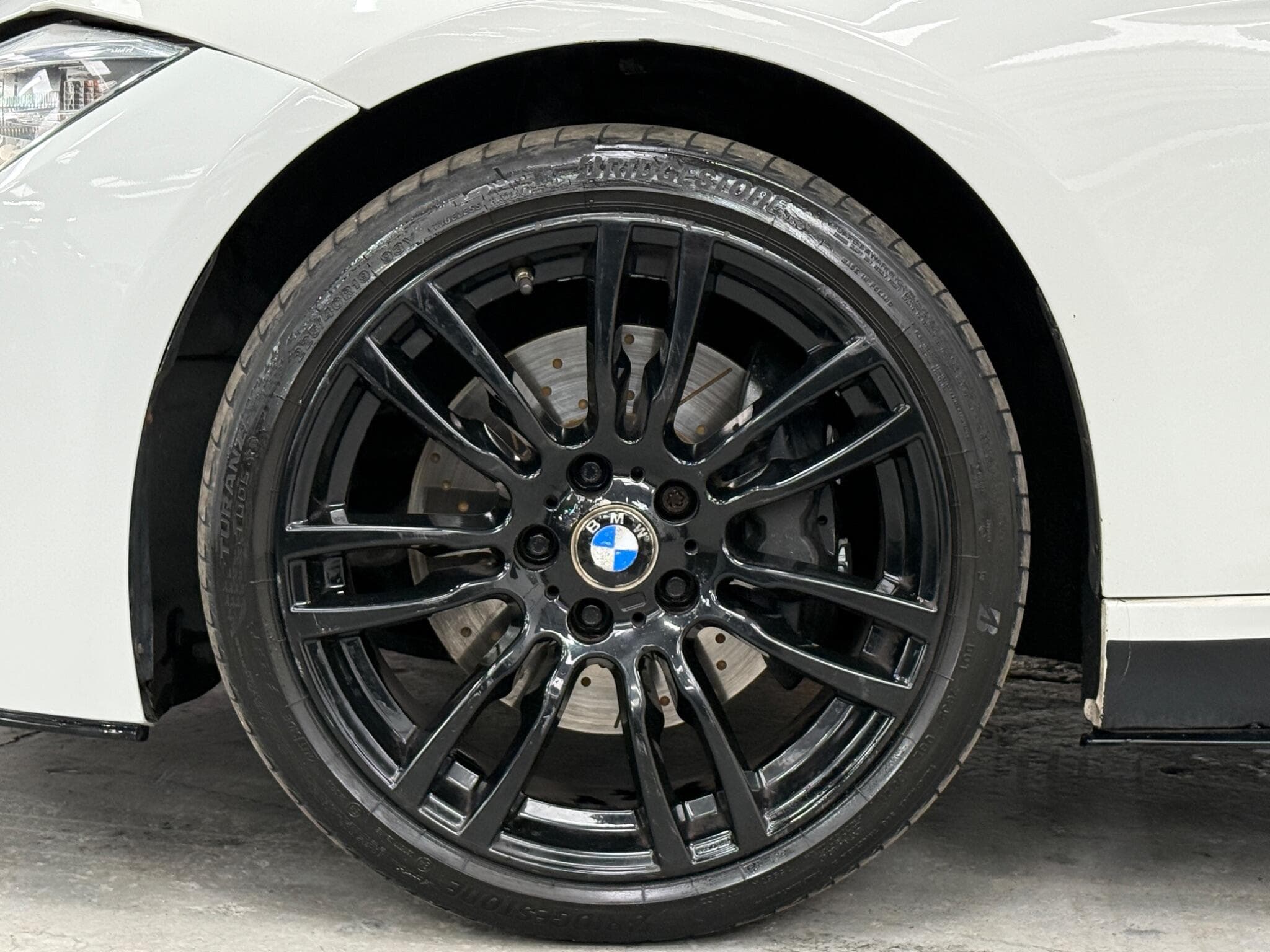 2015 BMW 3 Series - Image 29