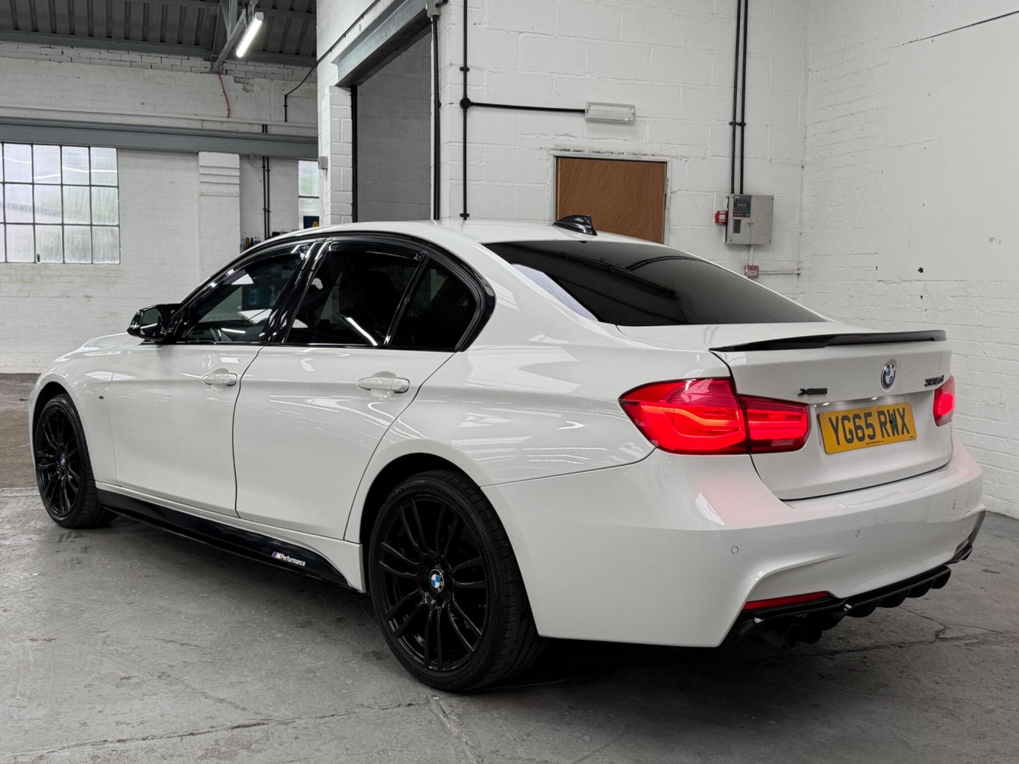 2015 BMW 3 Series - Image 5