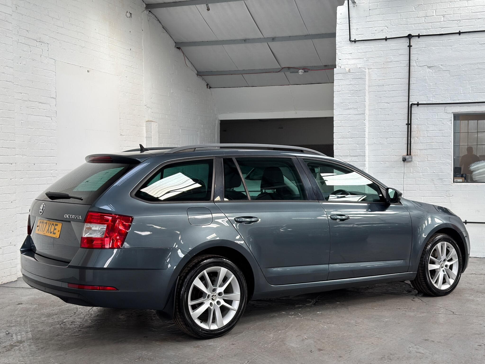 2017 Skoda Octavia - Image 14