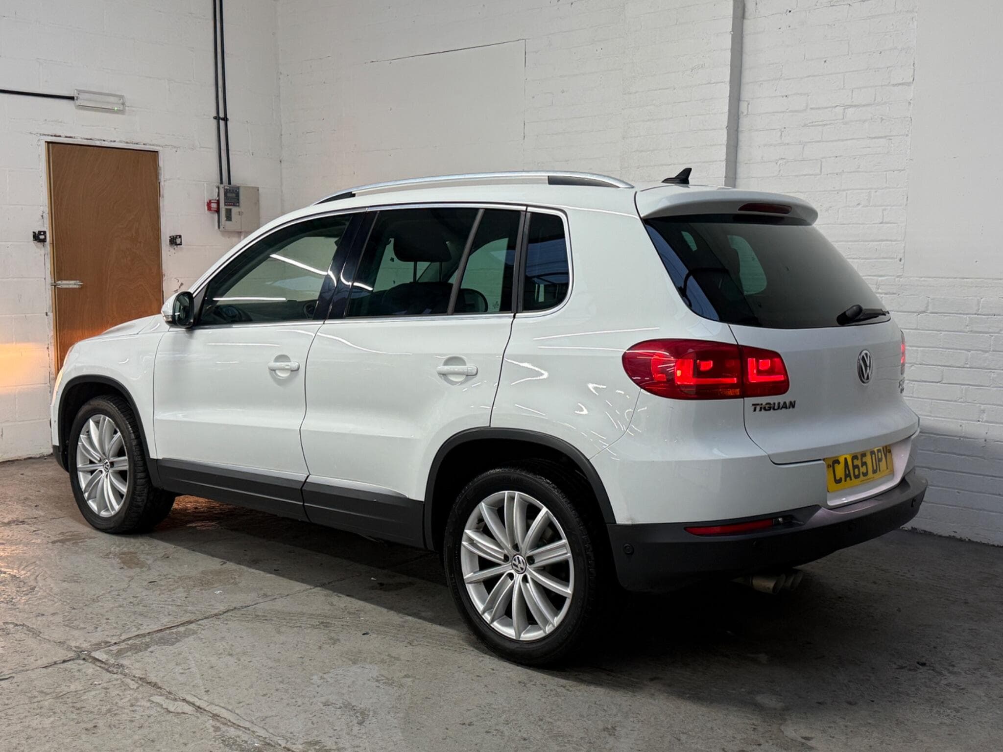 2015 Volkswagen Tiguan - Image 3