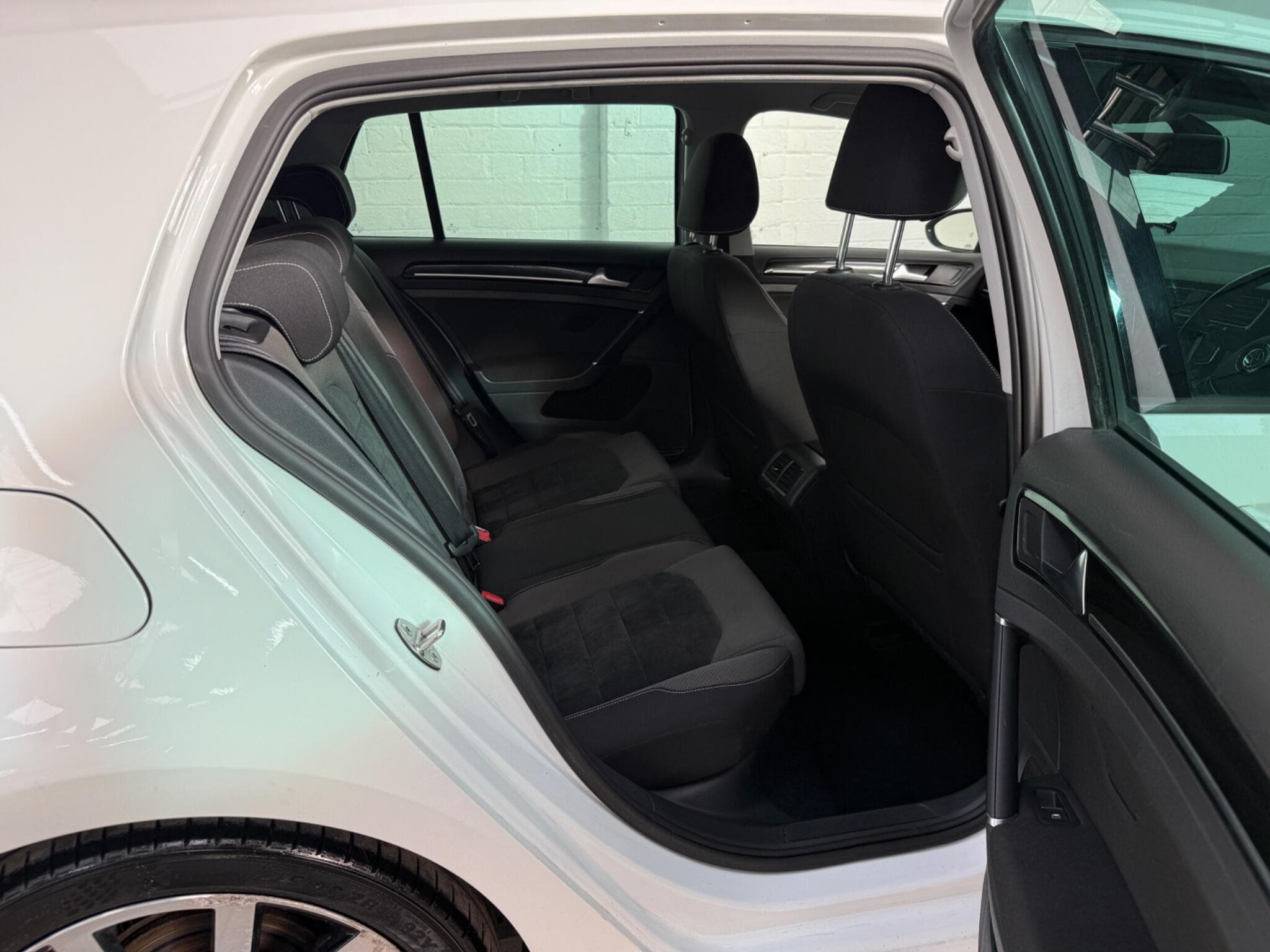 2014 Volkswagen Golf - Image 19