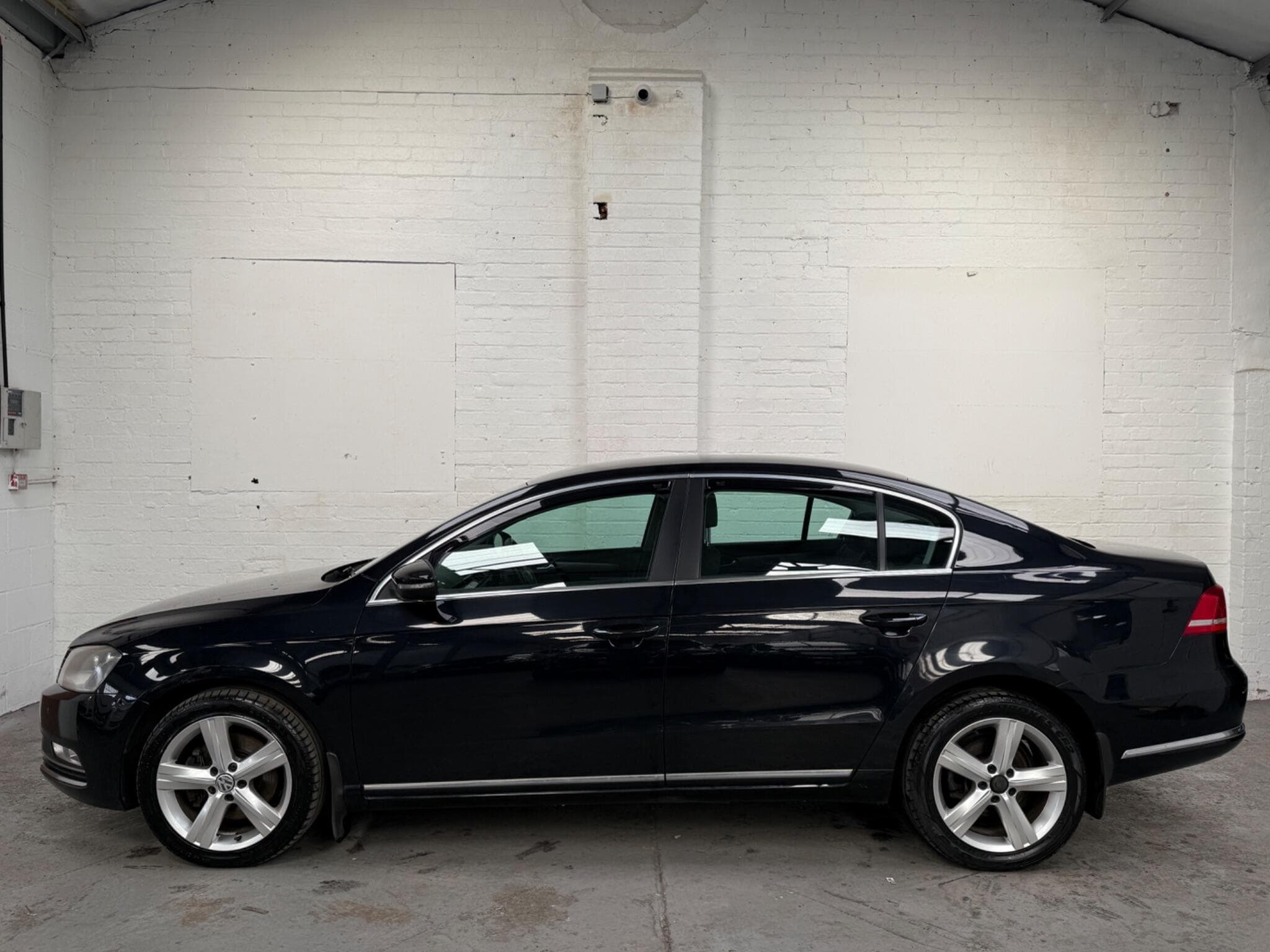 2012 Volkswagen Passat - Image 10